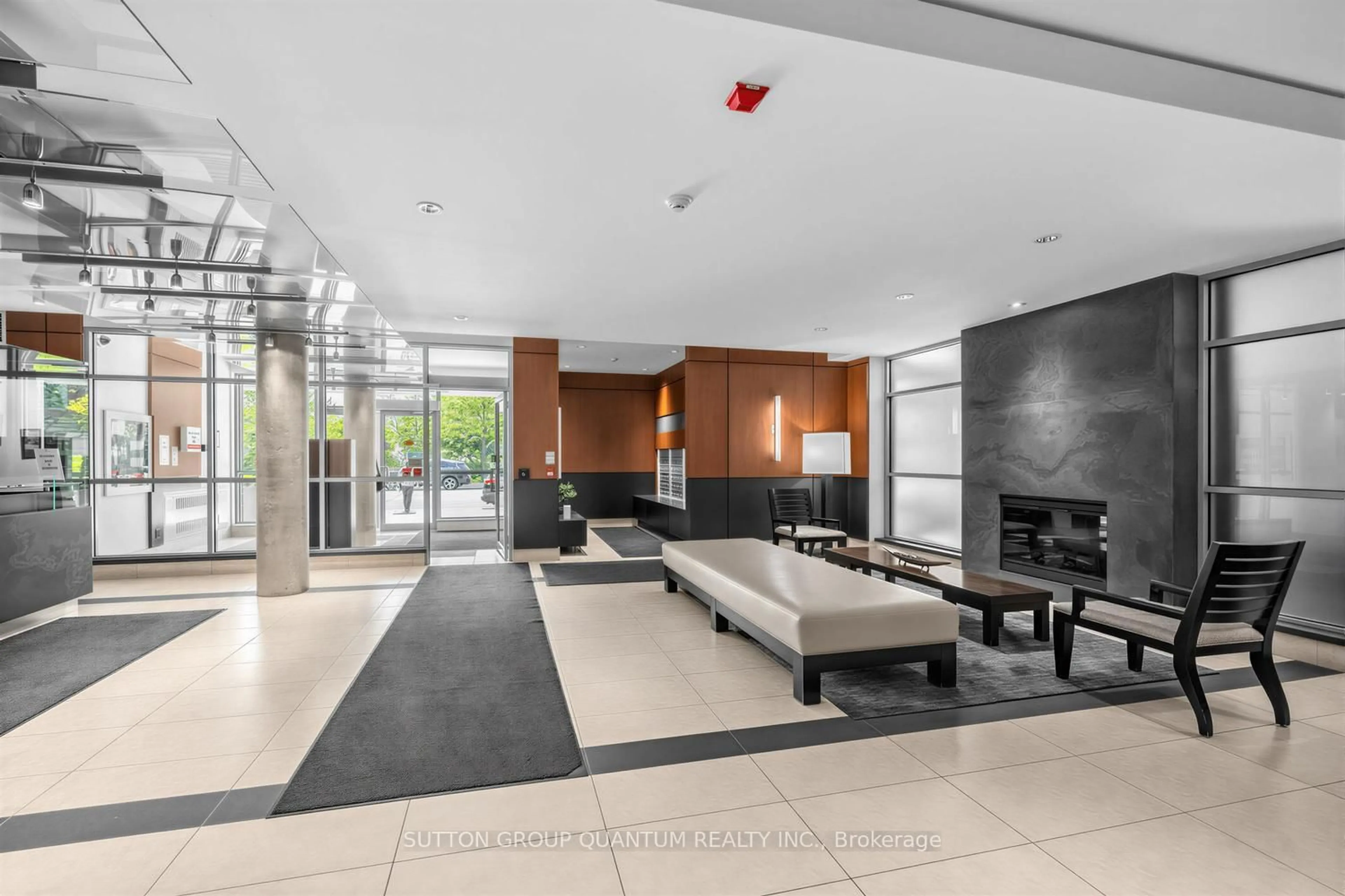 Lobby for 80 Port St #304, Mississauga Ontario L5G 4V6