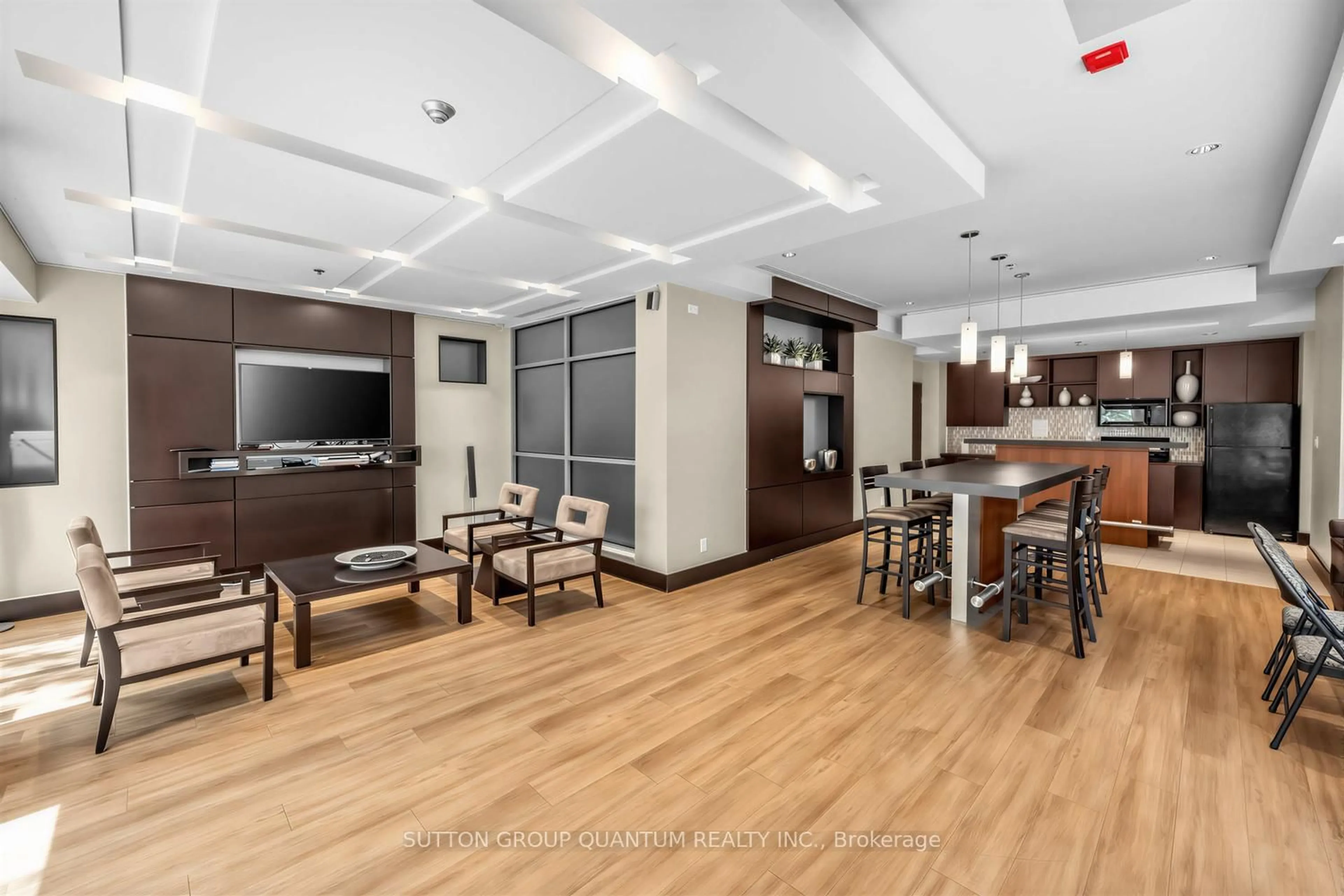 Unknown for 80 Port St #304, Mississauga Ontario L5G 4V6