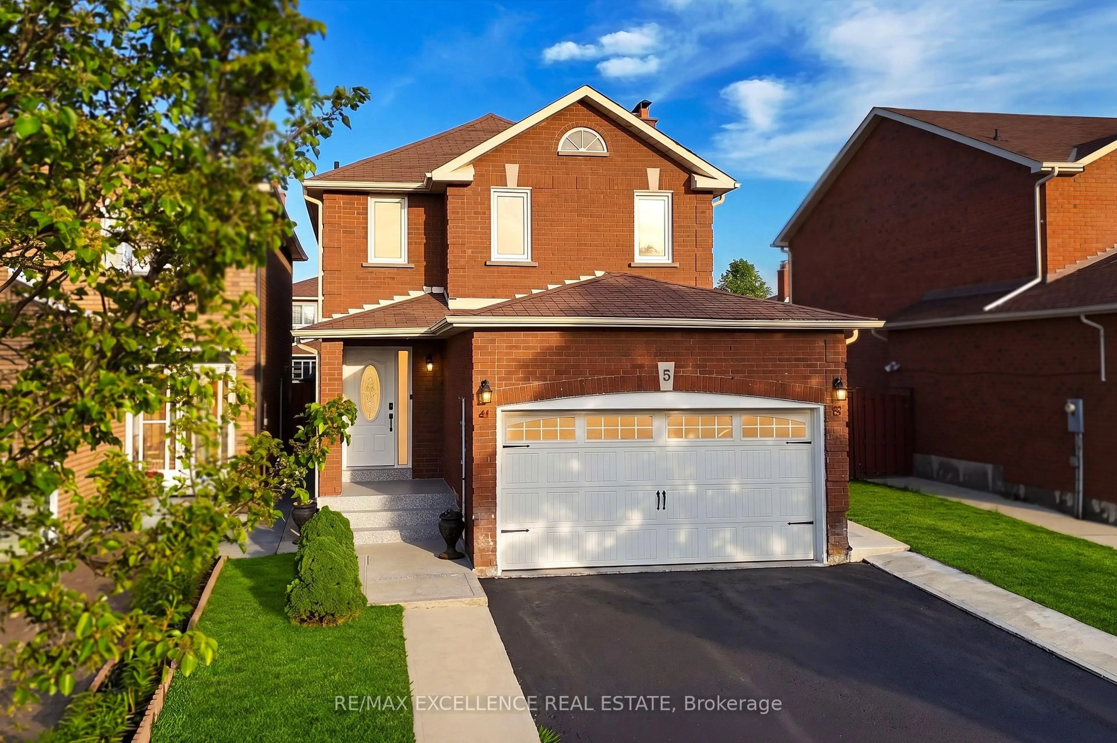 Home with brick exterior material, street for 5 Tulip Dr, Brampton Ontario L6Y 3T1