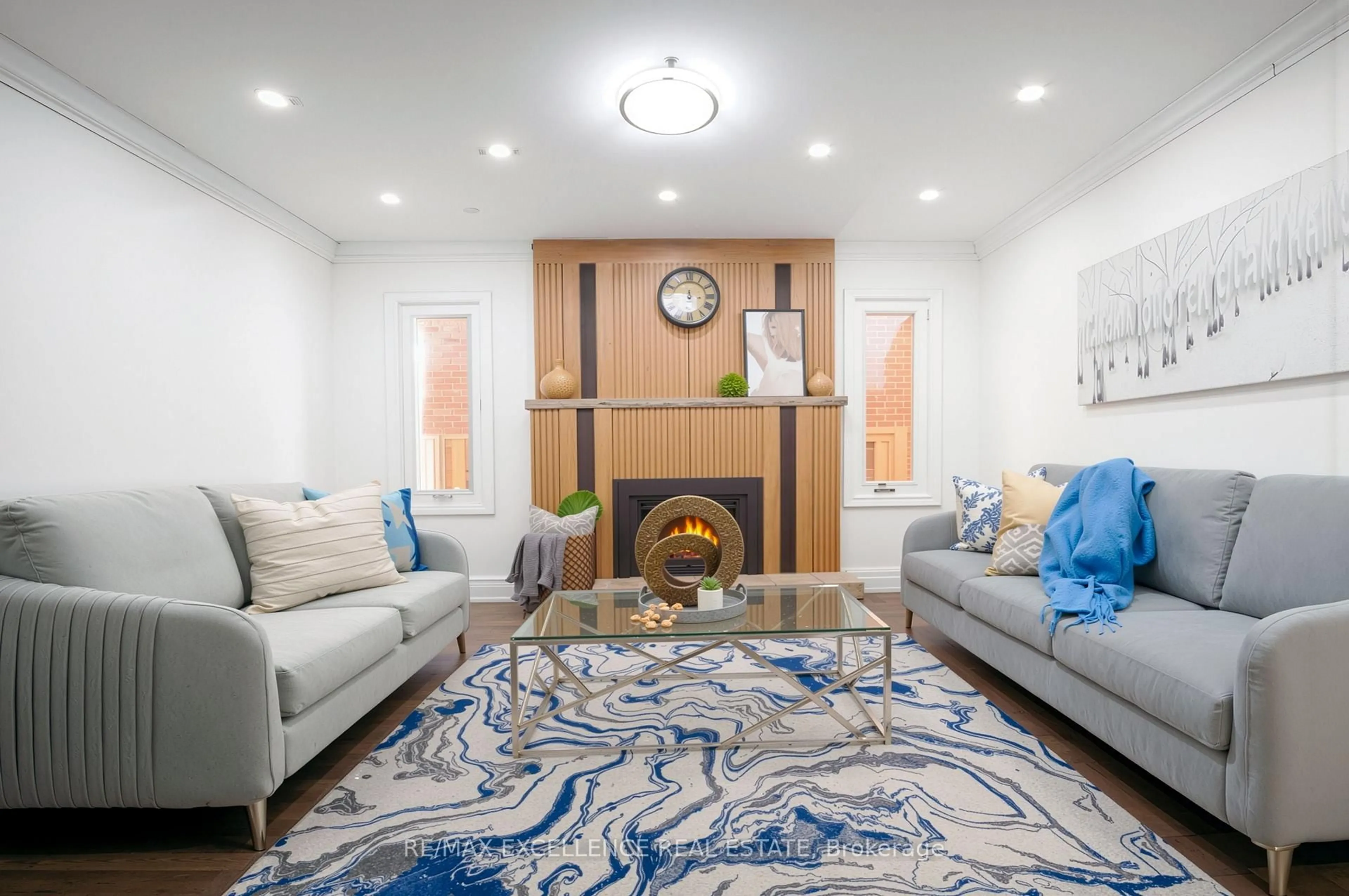 Living room with furniture, unknown for 5 Tulip Dr, Brampton Ontario L6Y 3T1