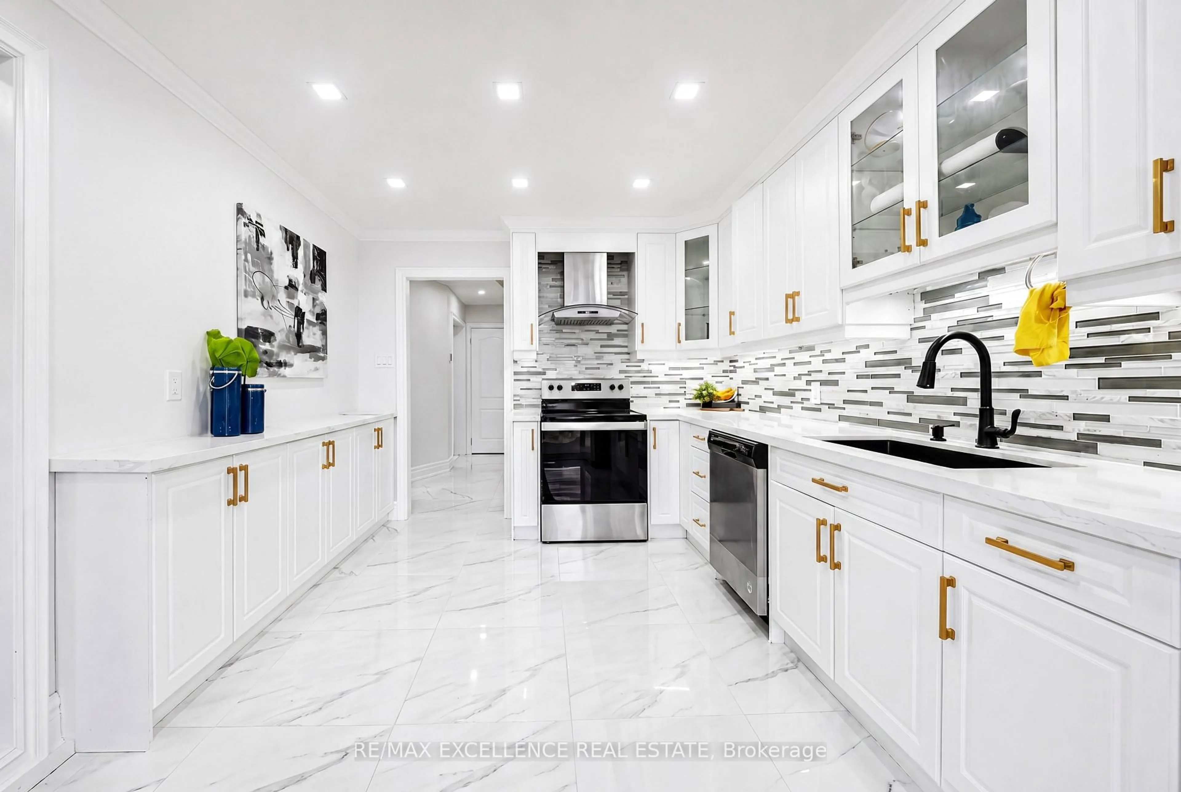 Contemporary kitchen, ceramic/tile floor for 5 Tulip Dr, Brampton Ontario L6Y 3T1