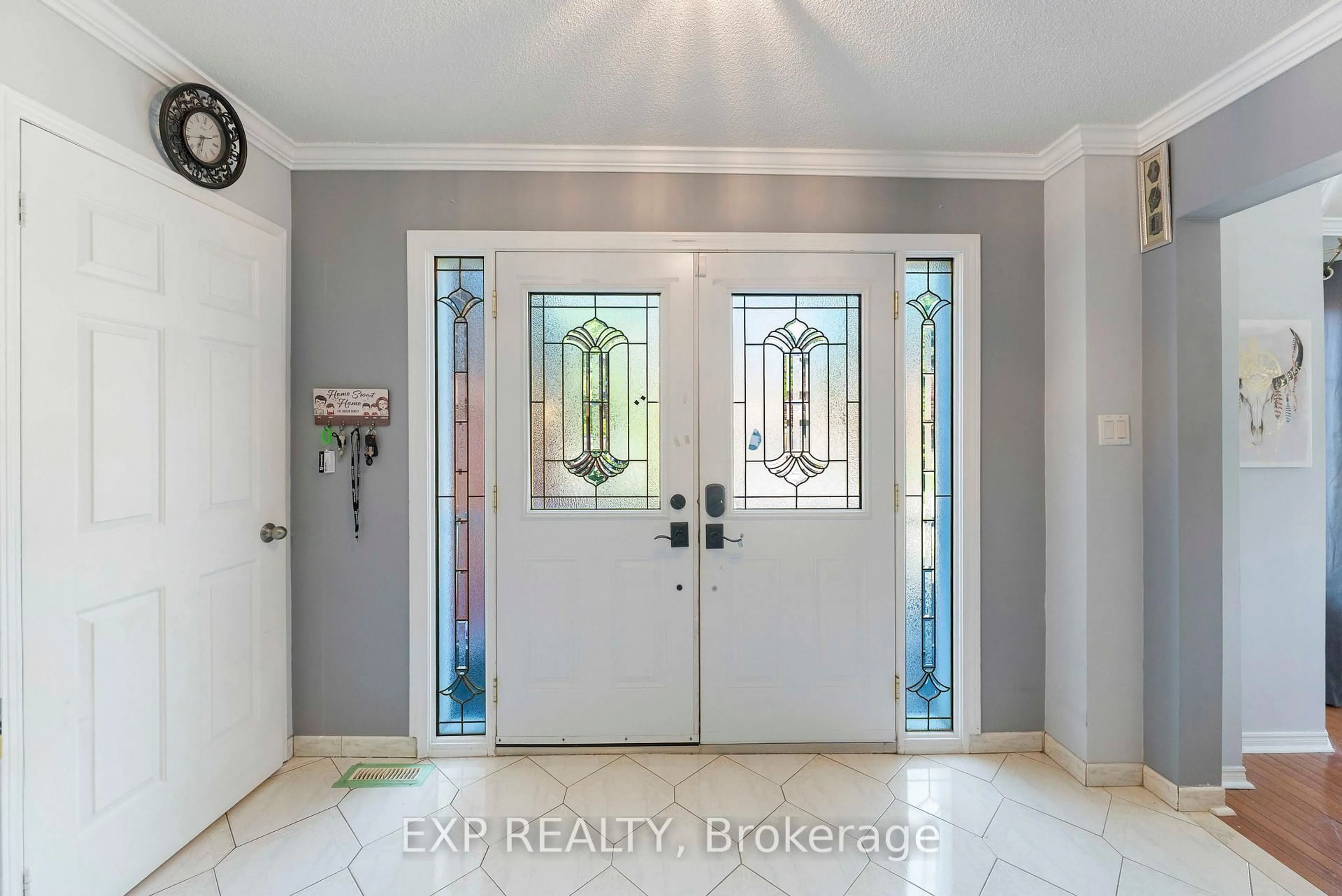 Indoor entryway for 6502 Tenth Line, Mississauga Ontario L5N 5T7