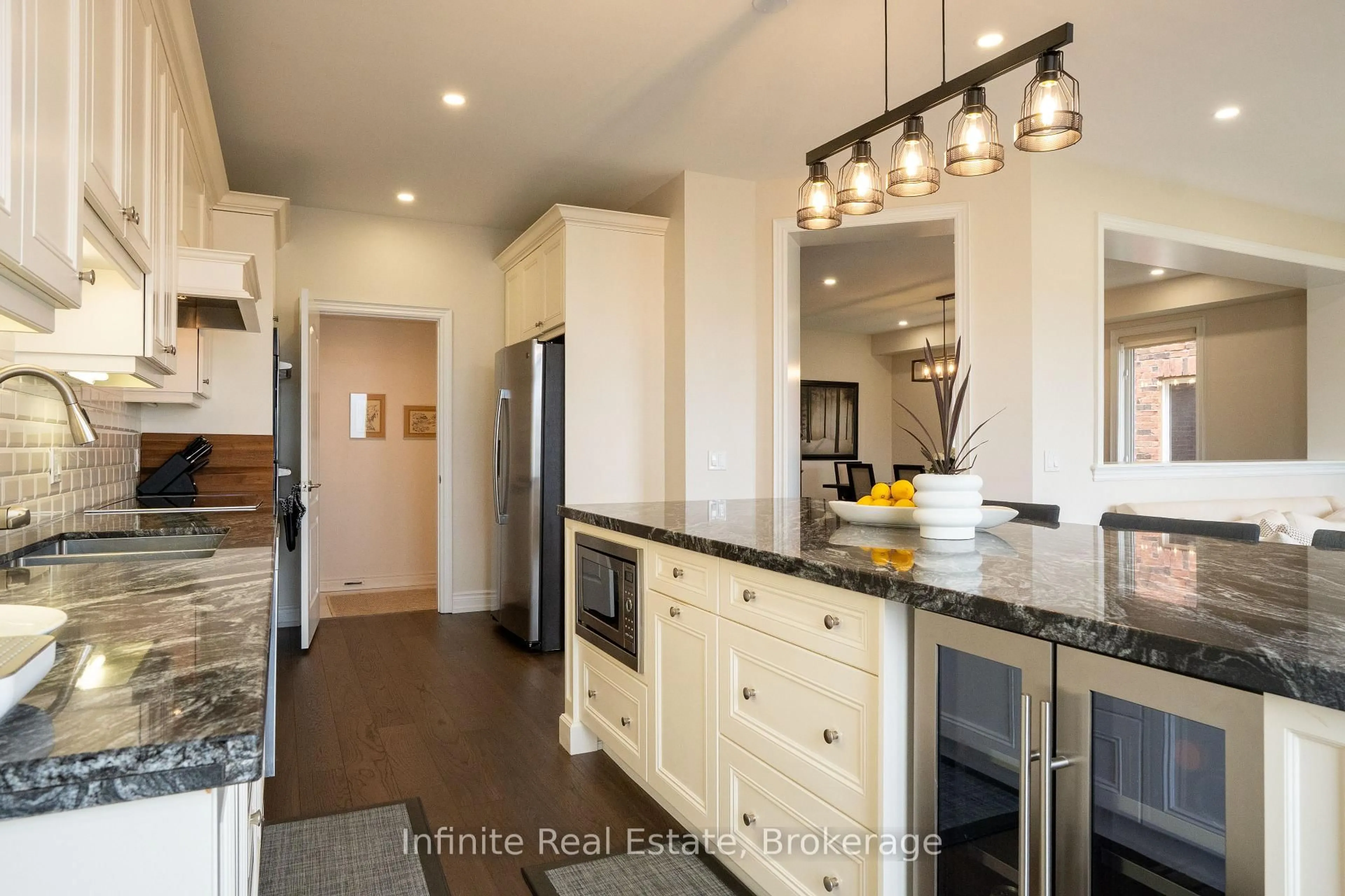 Open concept kitchen, ceramic/tile floor for 44 Fawnridge Rd, Caledon Ontario L7C 3T9