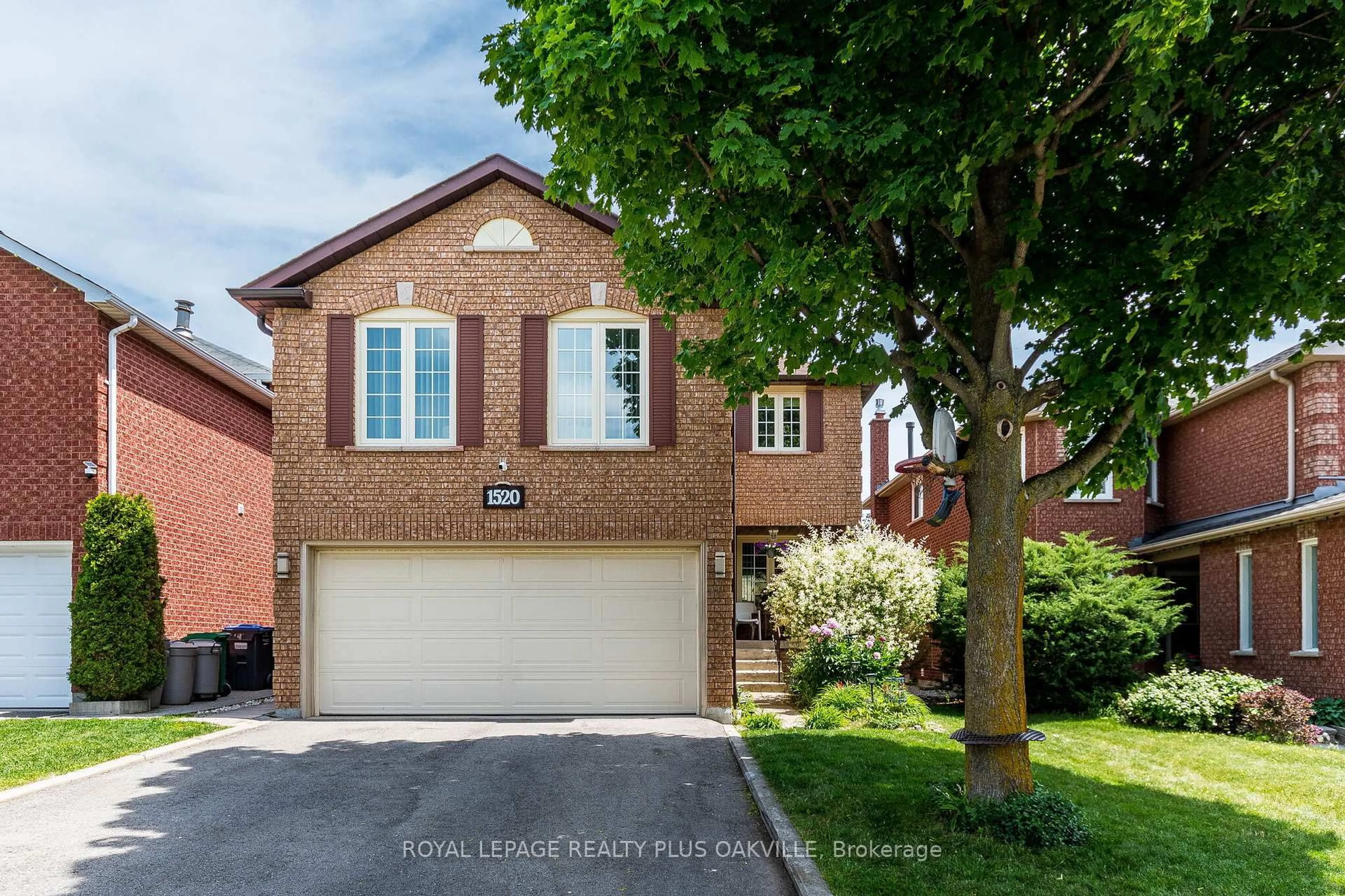 Home with brick exterior material, street for 1520 Roseway Dr, Mississauga Ontario L5M 5M5