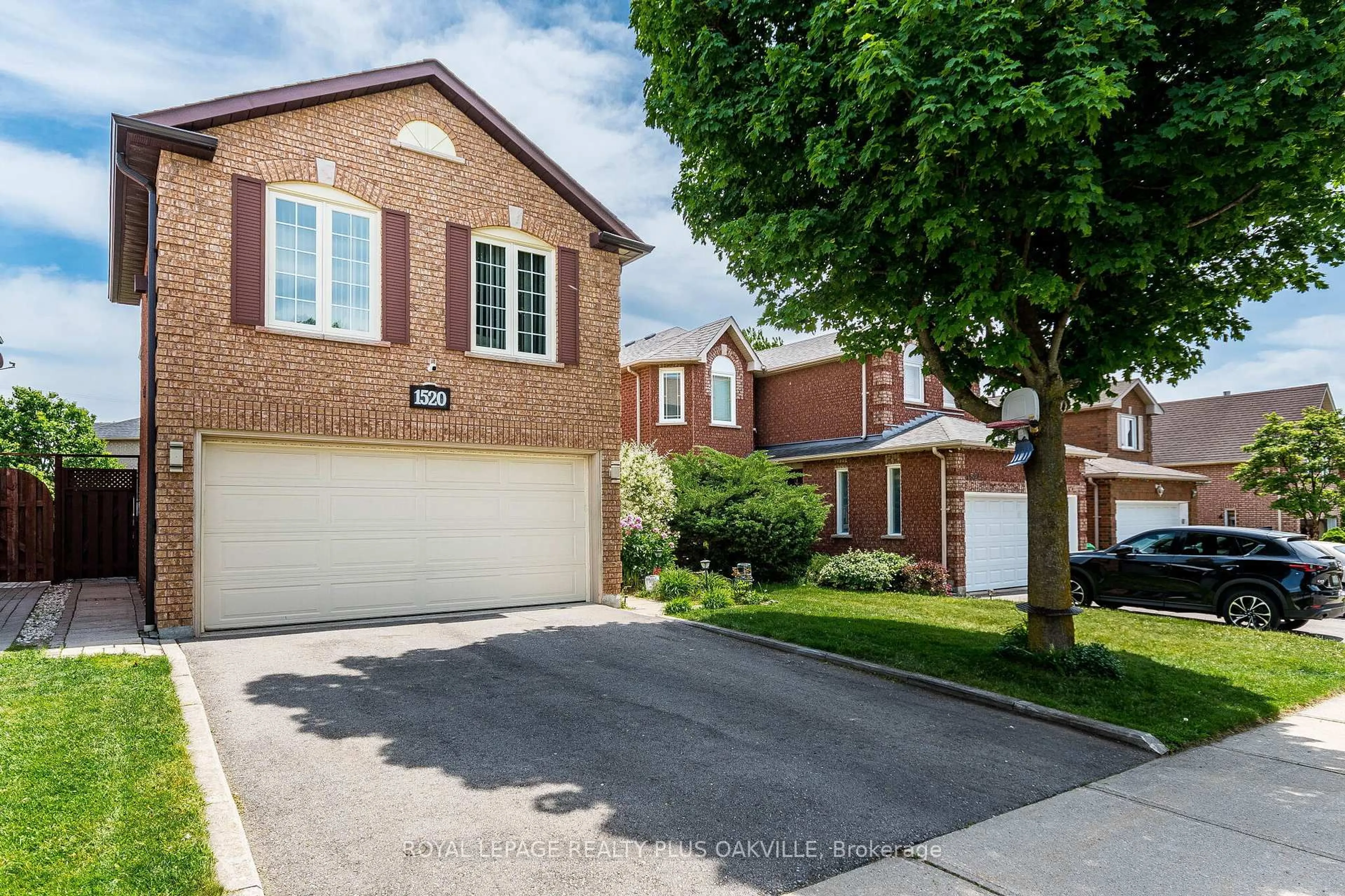 Home with brick exterior material, street for 1520 Roseway Dr, Mississauga Ontario L5M 5M5
