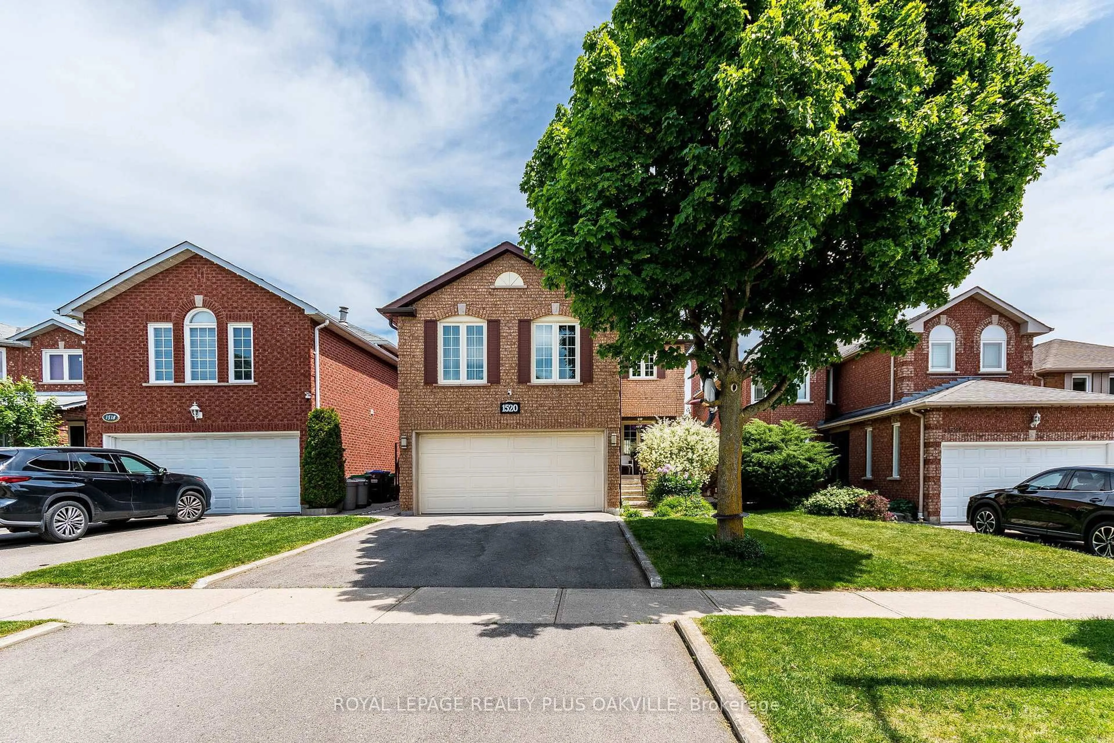 Home with brick exterior material, street for 1520 Roseway Dr, Mississauga Ontario L5M 5M5