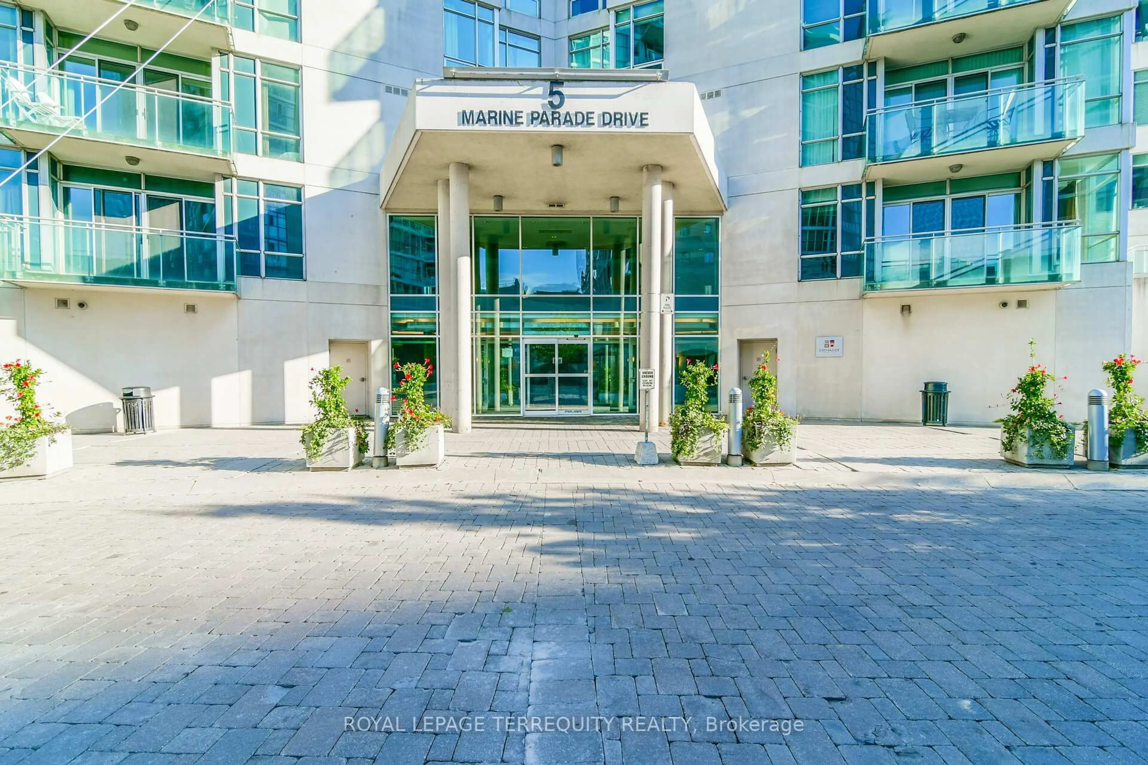 Indoor foyer for 5 Marine Parade Dr #911, Toronto Ontario M8V 4B4
