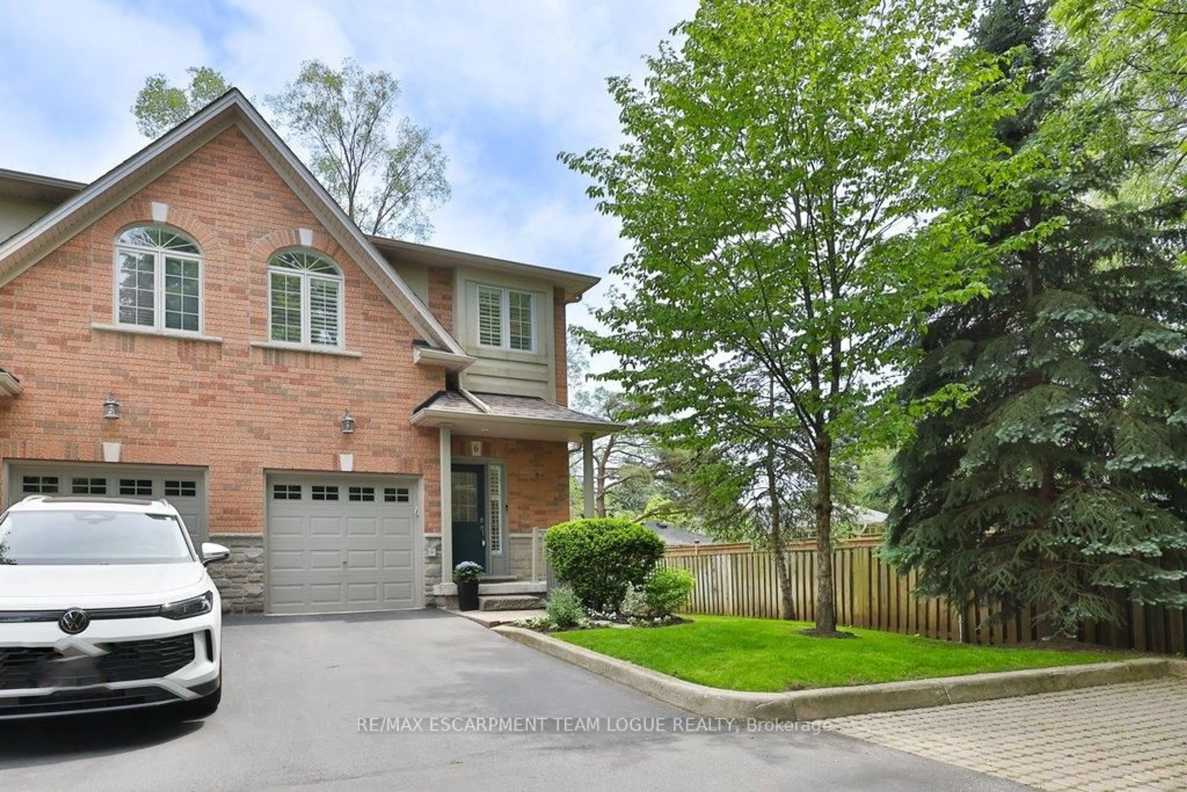 Home with brick exterior material, street for 540 GUELPH Line #6, Burlington Ontario L7R 3M4