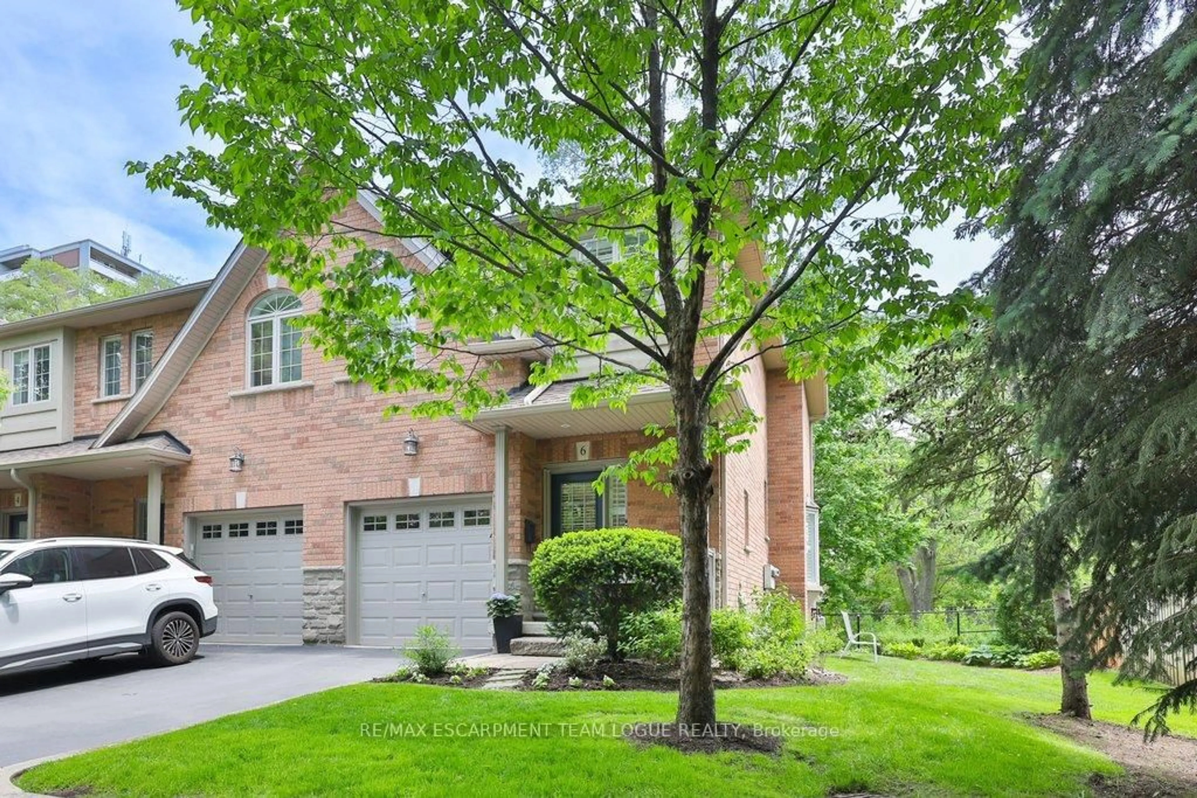 Home with brick exterior material, street for 540 GUELPH Line #6, Burlington Ontario L7R 3M4