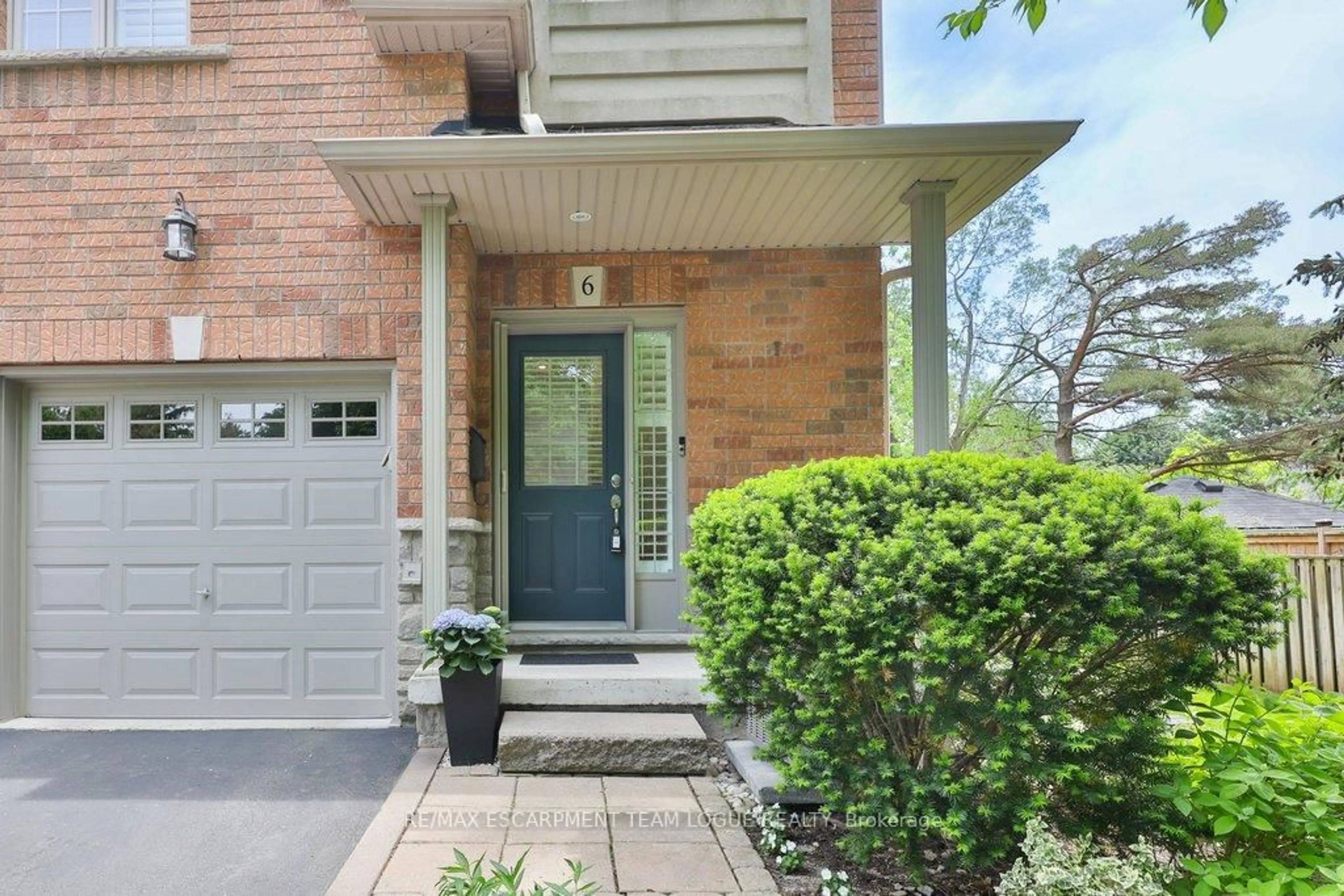 Home with brick exterior material, street for 540 GUELPH Line #6, Burlington Ontario L7R 3M4