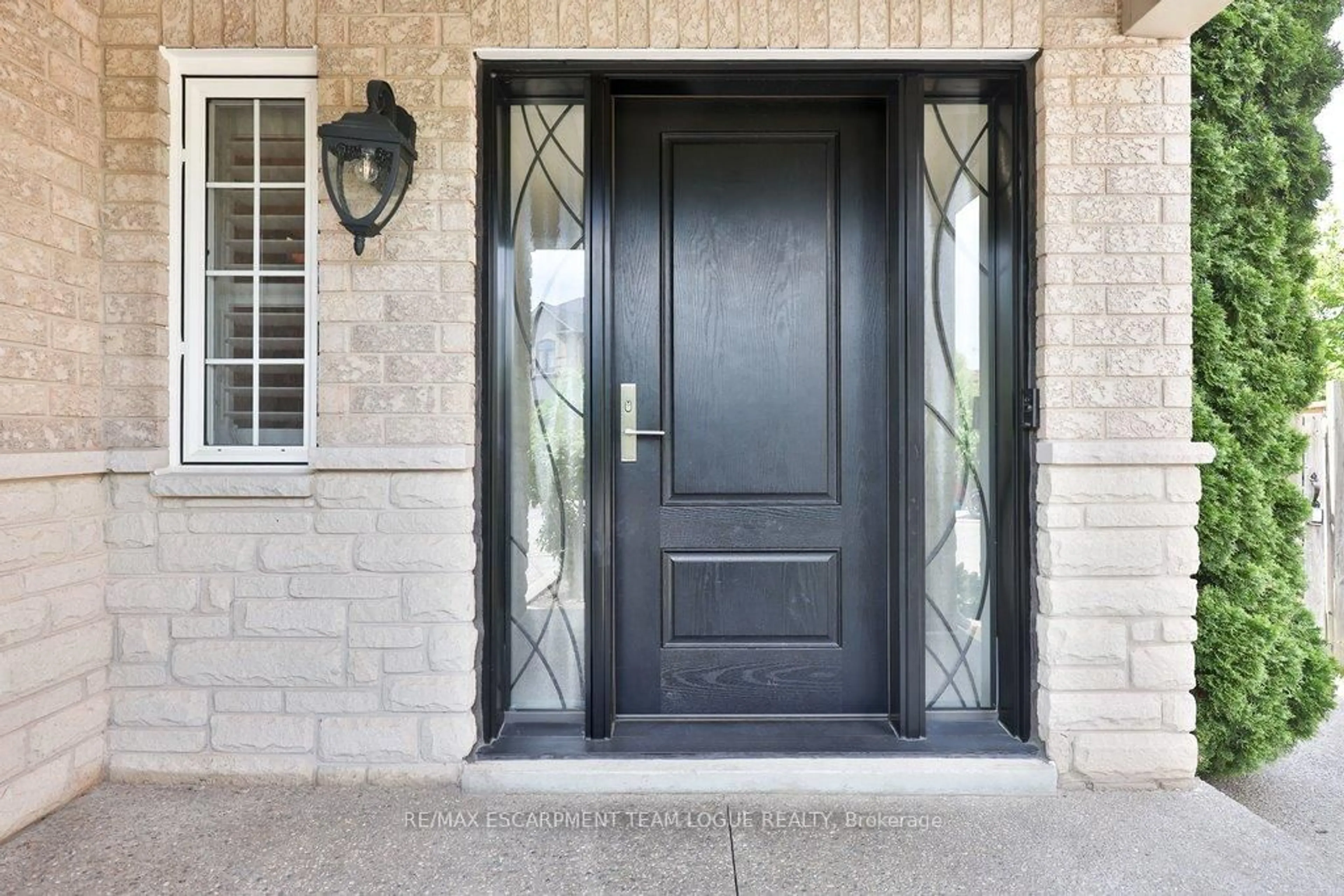 Indoor entryway for 2266 Elmside Cres, Burlington Ontario L7L 6Y5