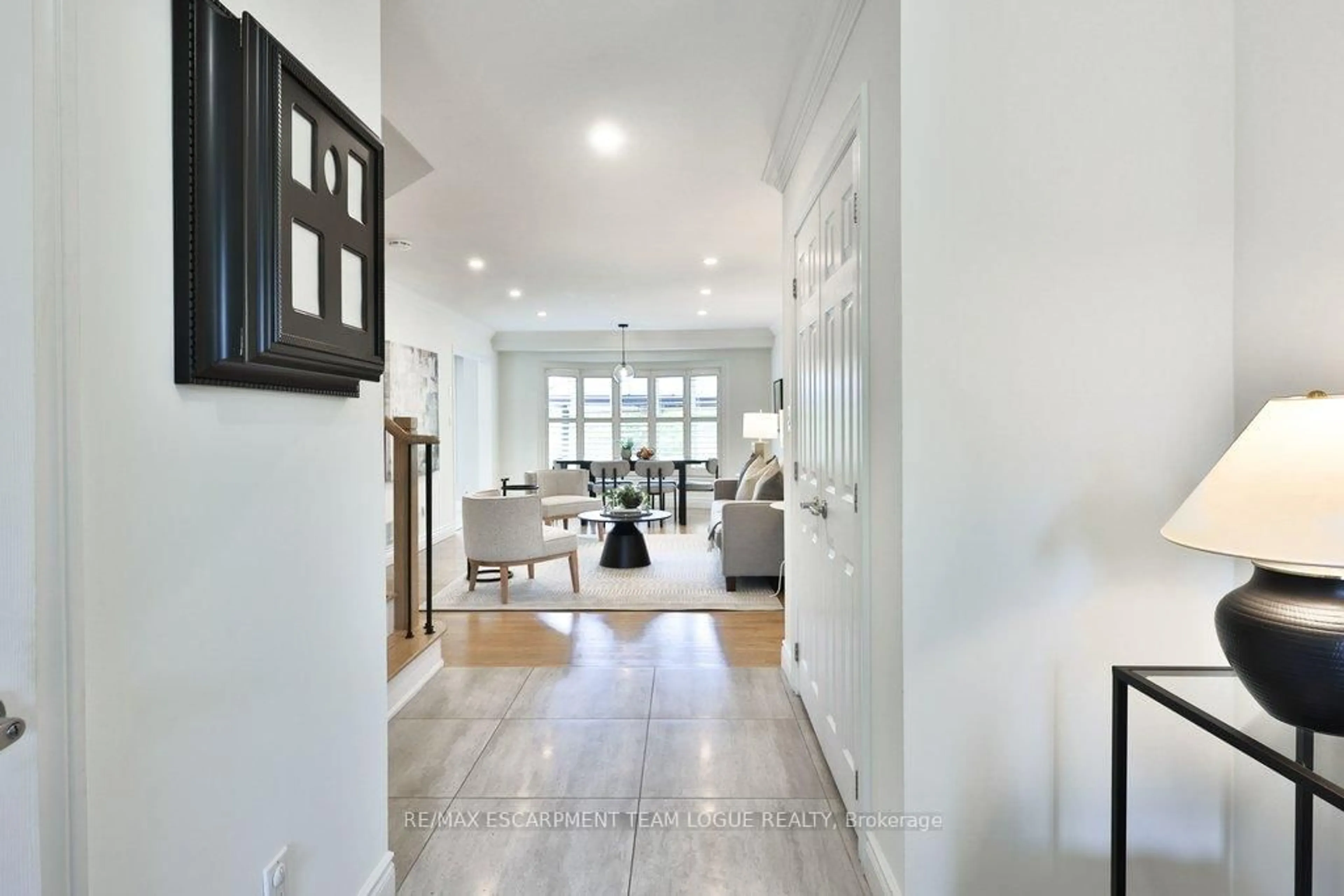 Indoor entryway for 2266 Elmside Cres, Burlington Ontario L7L 6Y5