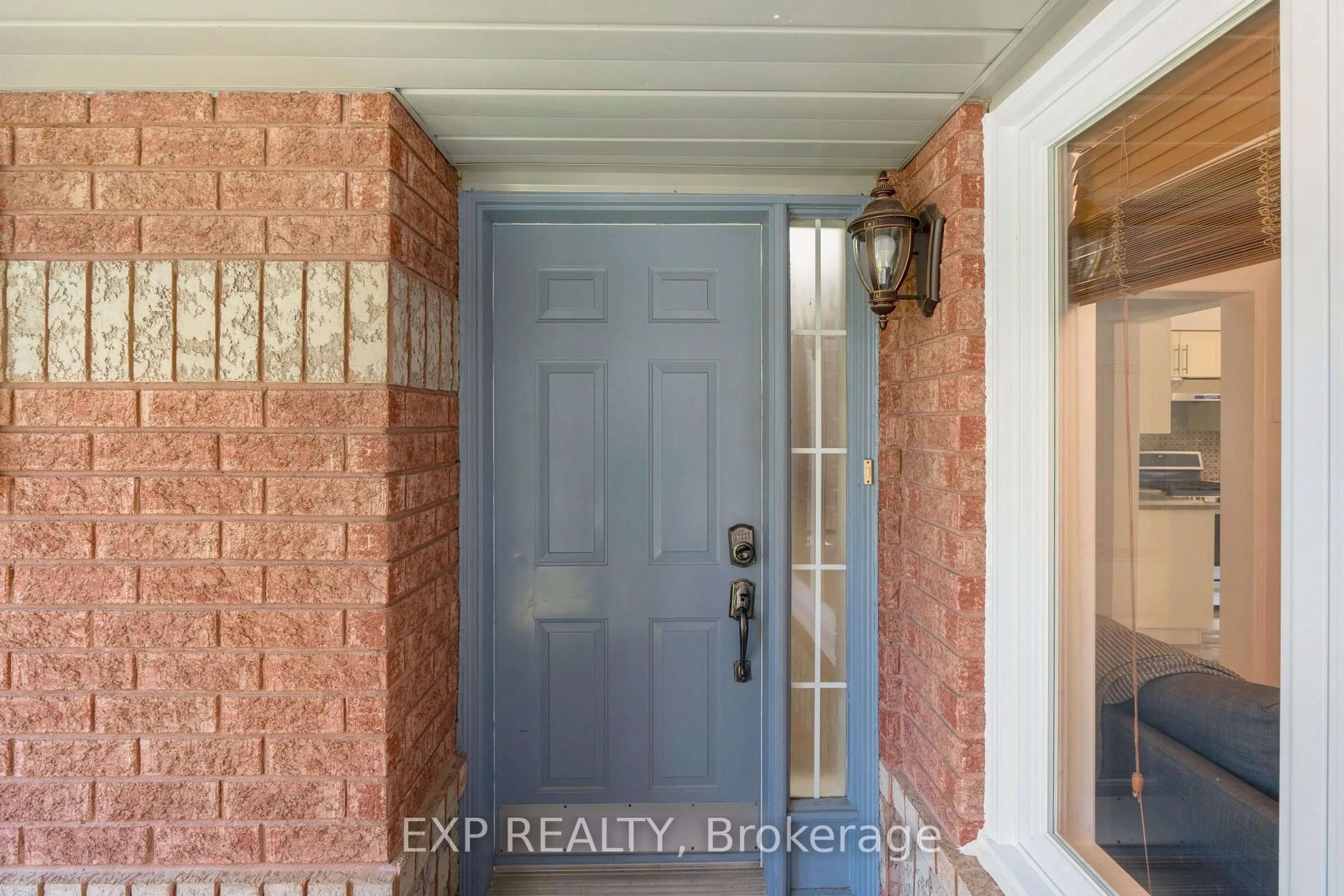 Indoor entryway for 6157 Snowy Owl Cres, Mississauga Ontario L5N 7B5