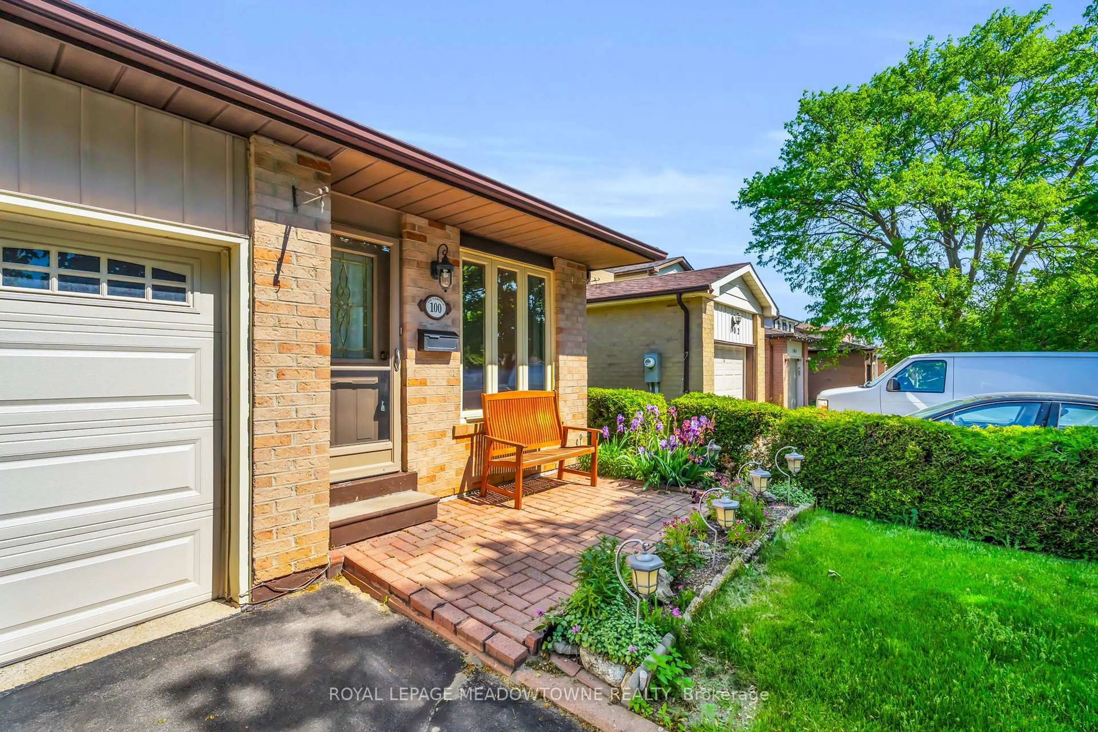 Unknown for 100 Martindale Cres, Brampton Ontario L6X 2V1