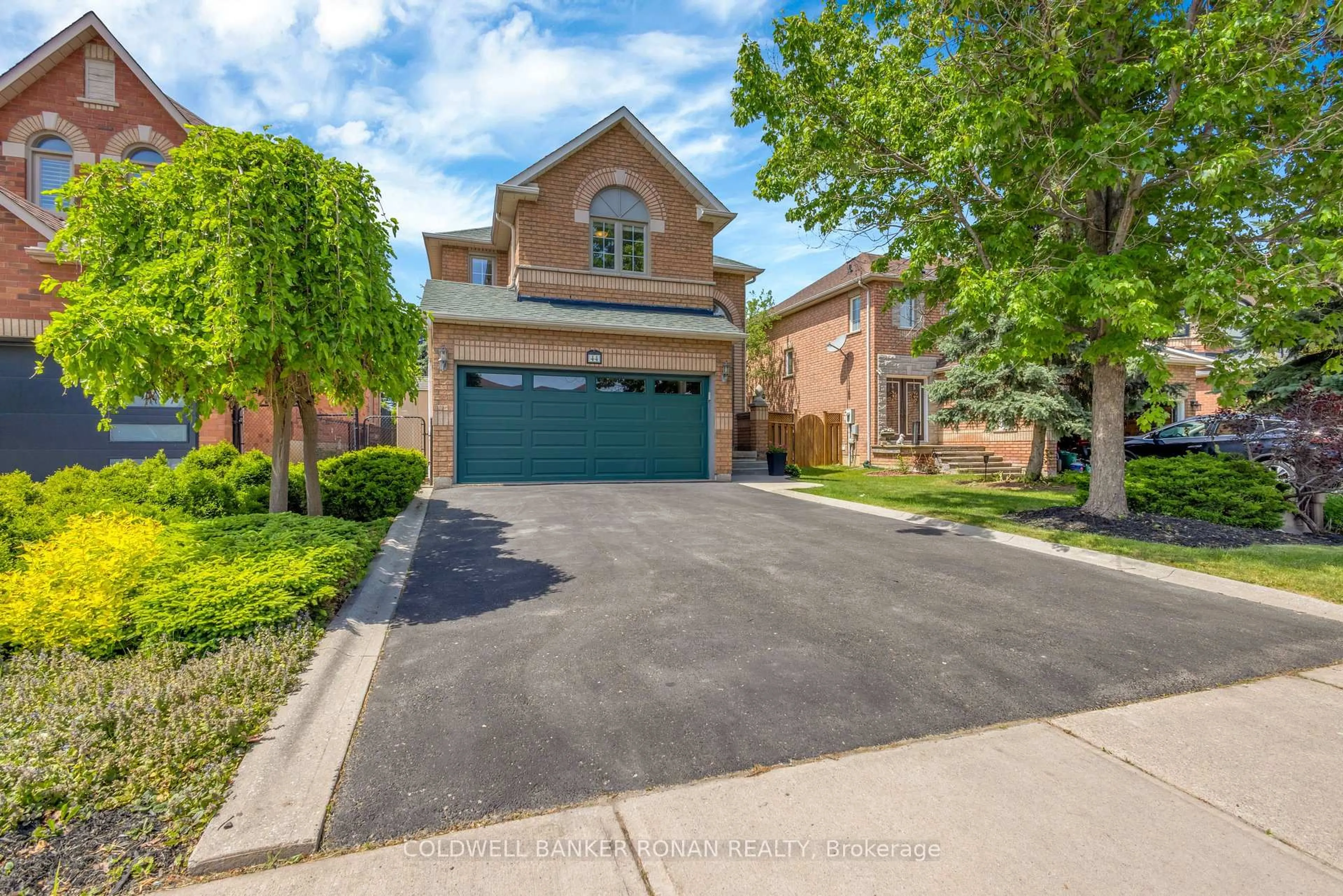 A pic from outside/outdoor area/front of a property/back of a property/a pic from drone, street for 44 Baccarat Cres, Brampton Ontario L7A 1K7