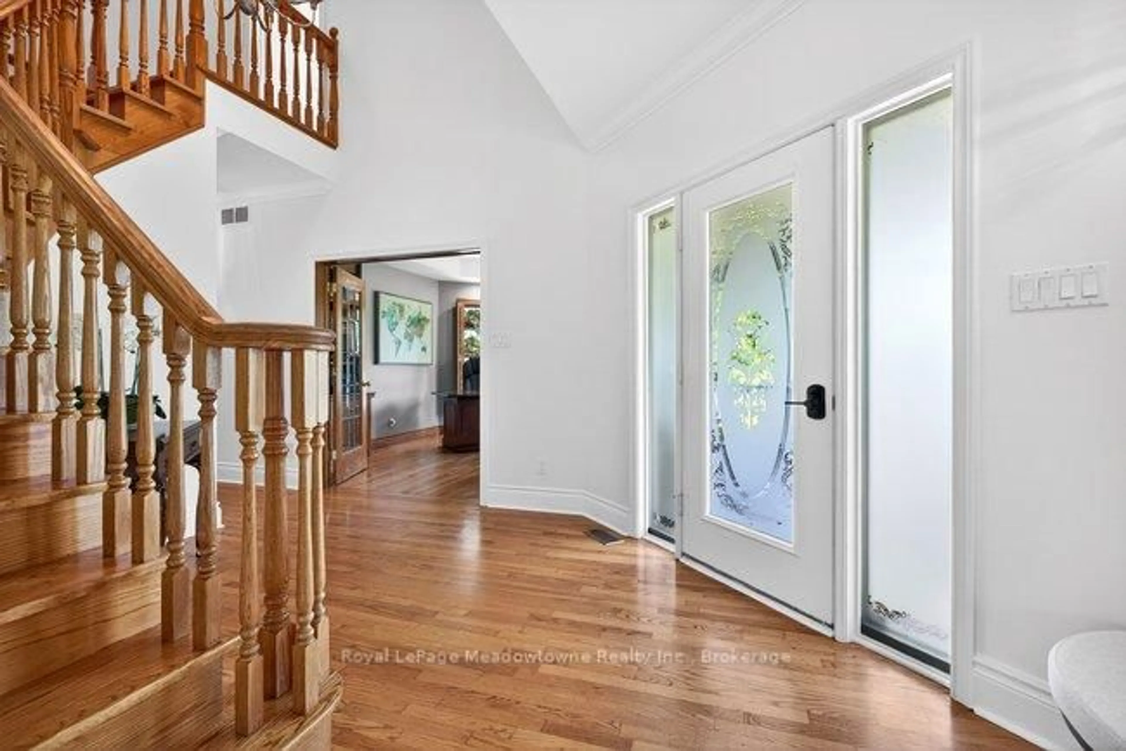 Indoor foyer for 8550 Appleby Line, Milton Ontario L0P 1B0