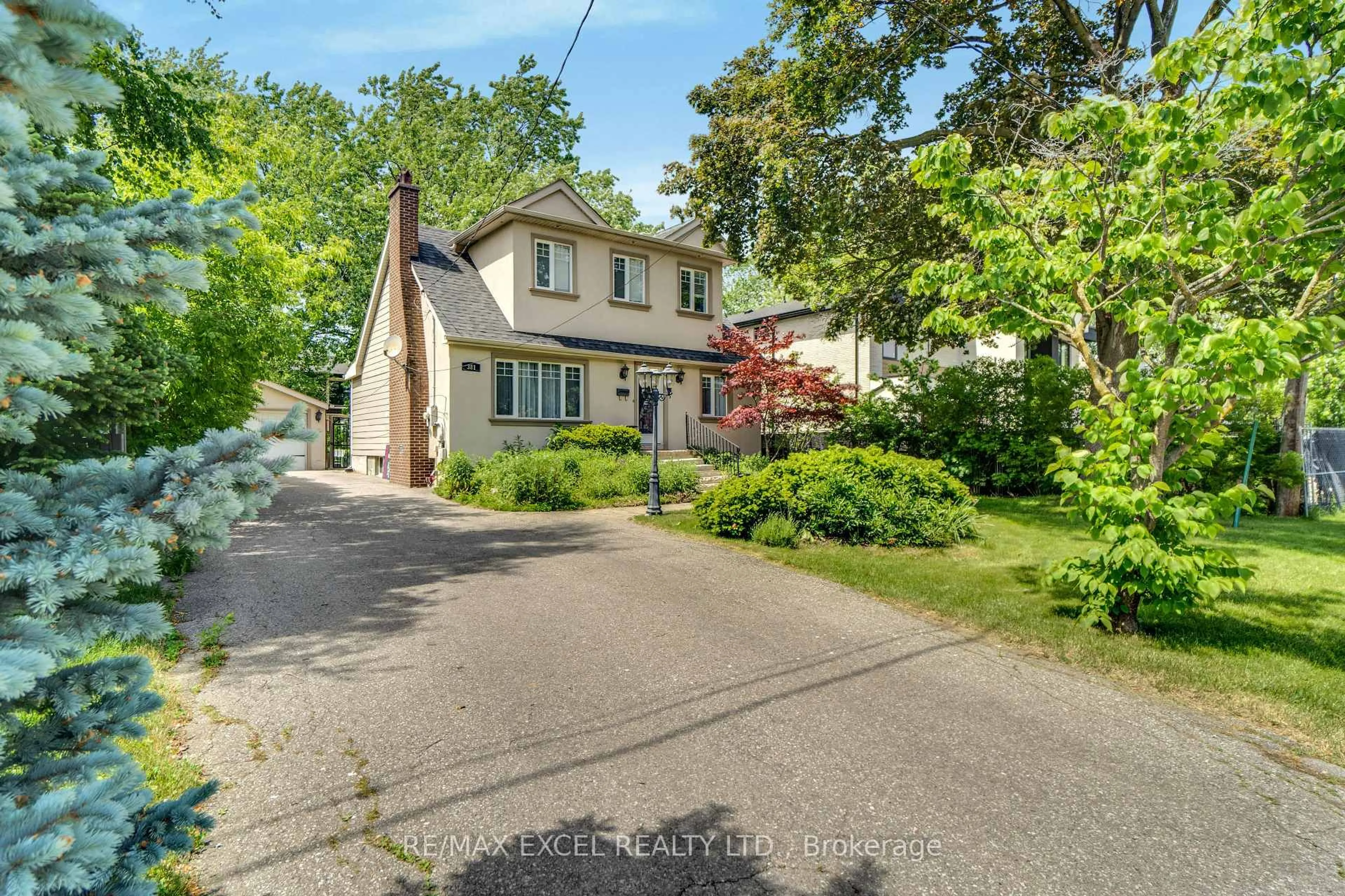 A pic from outside/outdoor area/front of a property/back of a property/a pic from drone, street for 381 Niar Ave, Mississauga Ontario L5G 1W2