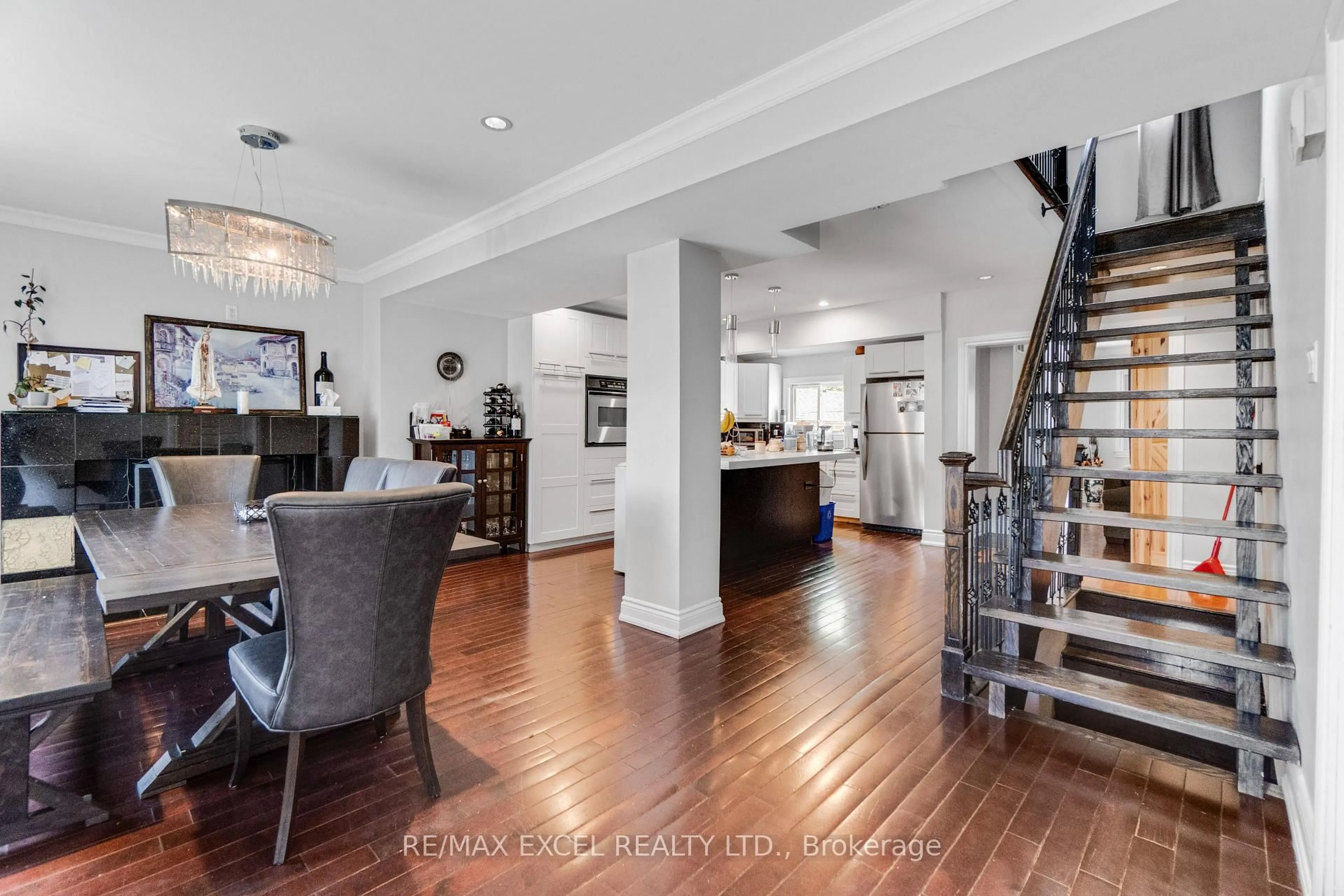 Unknown for 381 Niar Ave, Mississauga Ontario L5G 1W2
