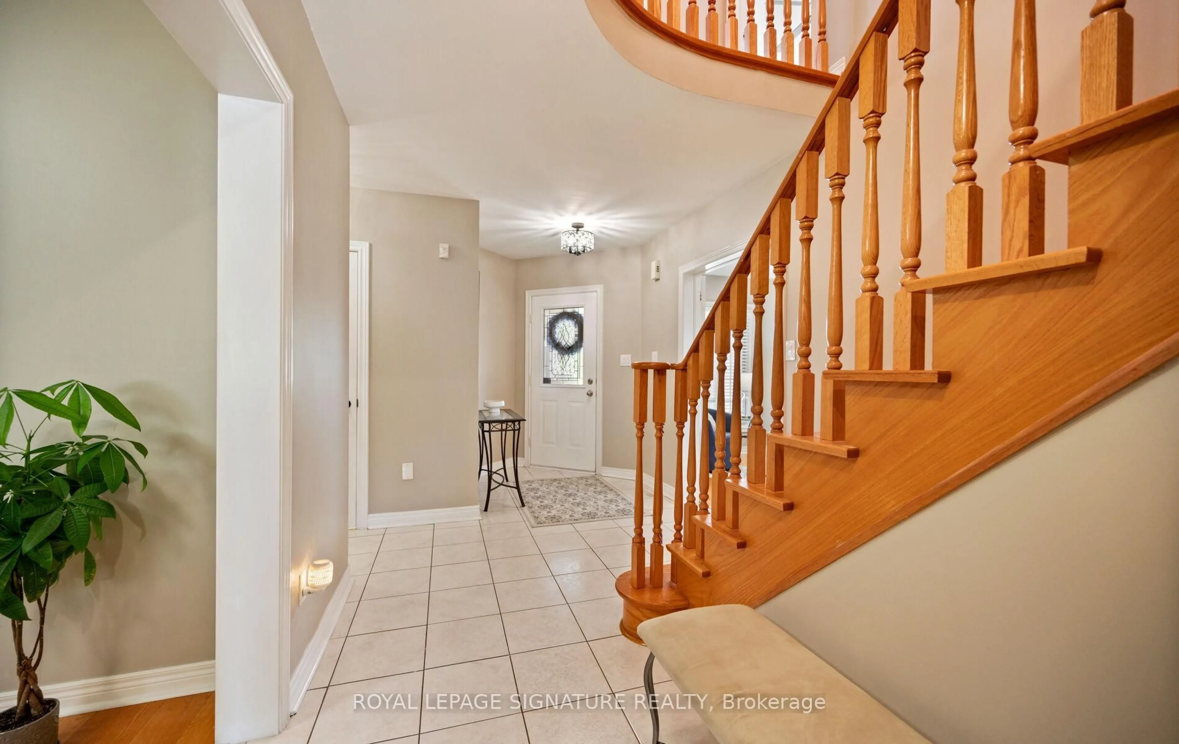 Indoor entryway for 23 Mount McKinley Lane, Brampton Ontario L5R 2C2