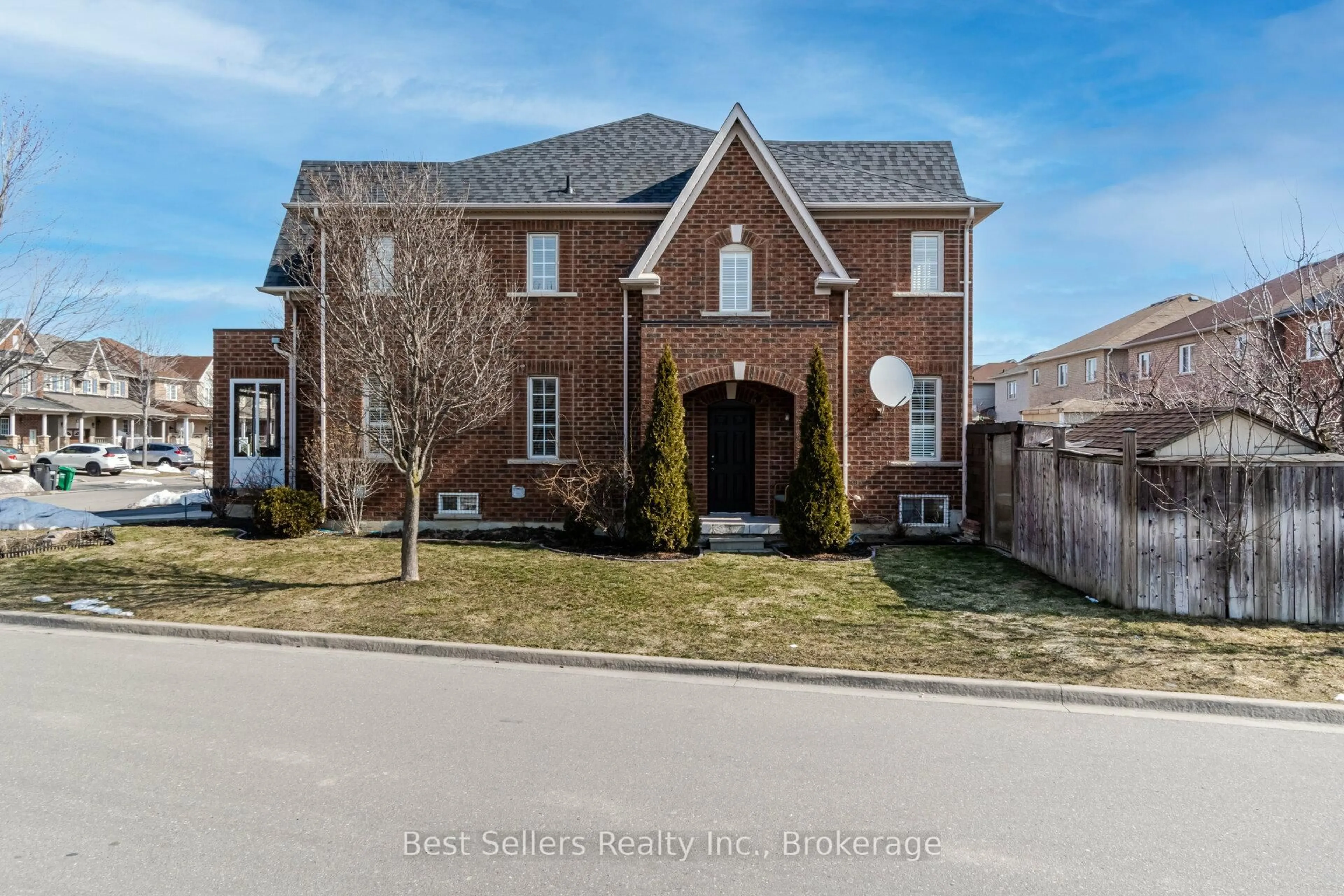 A pic from outside/outdoor area/front of a property/back of a property/a pic from drone, street for 4 Beresford Cres, Brampton Ontario L6P 2M3