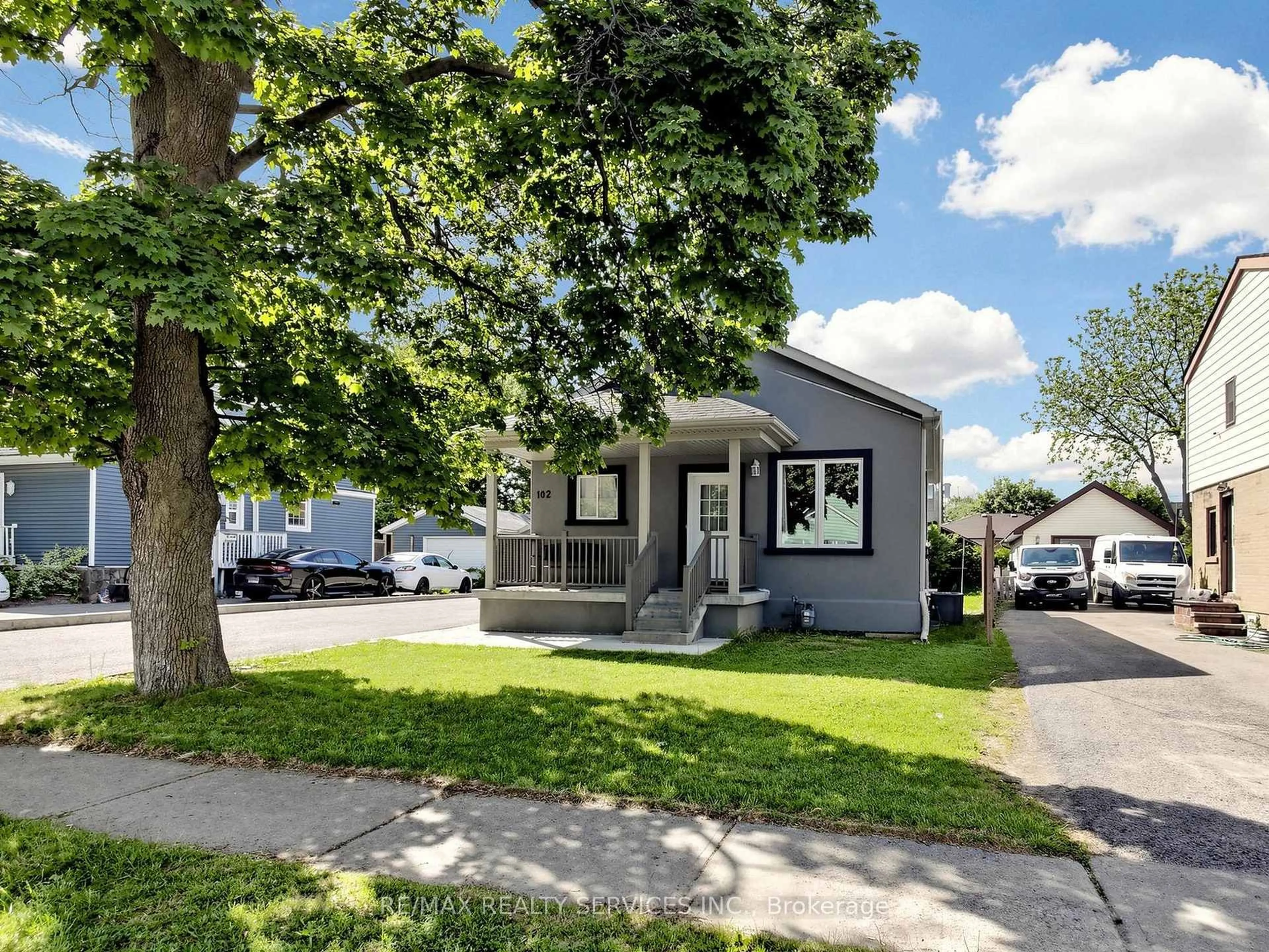 Unknown for 102 Woodward Ave, Brampton Ontario L6V 1K6