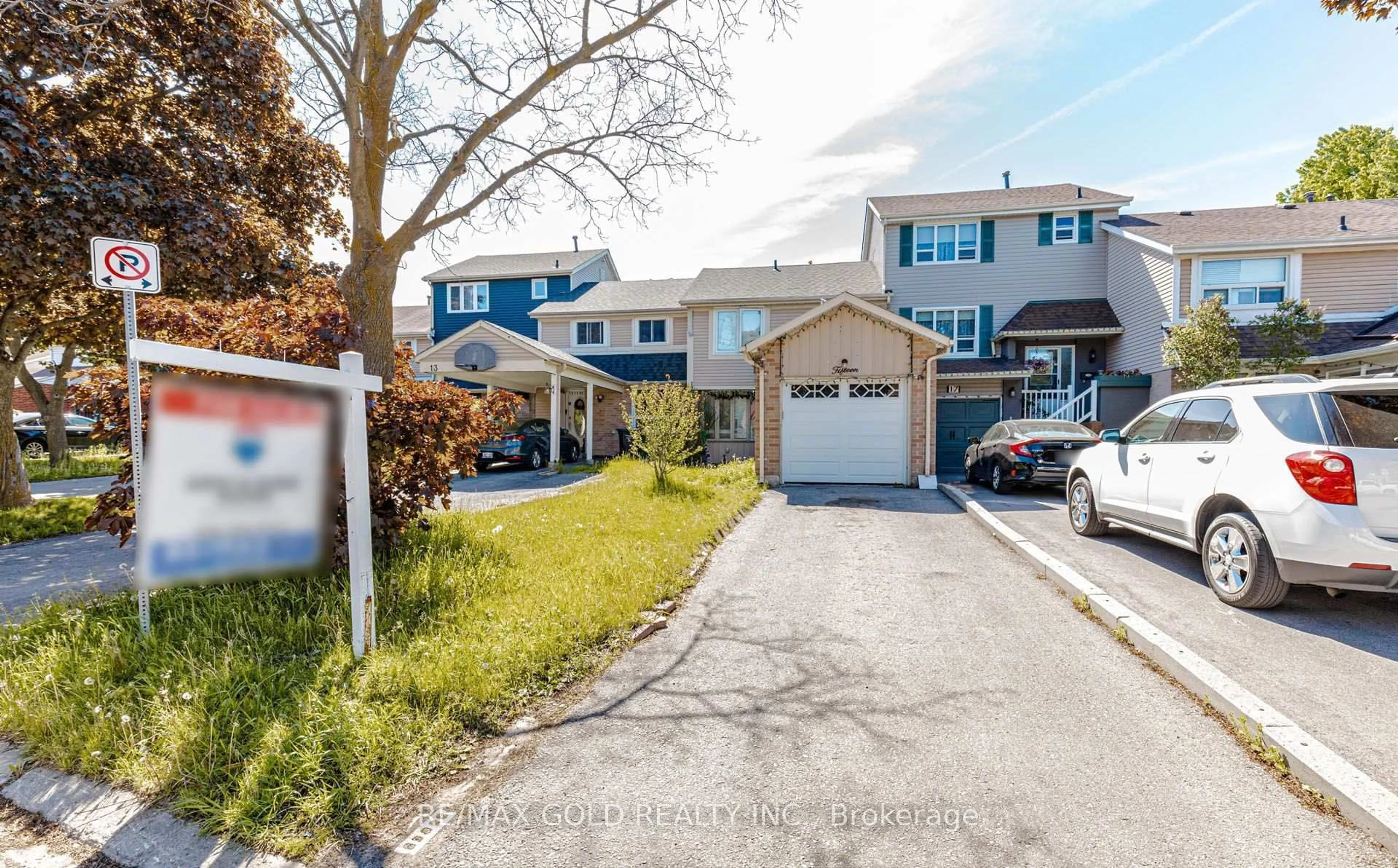 Unknown for 15 Courtleigh Sq, Brampton Ontario L6Z 1J2
