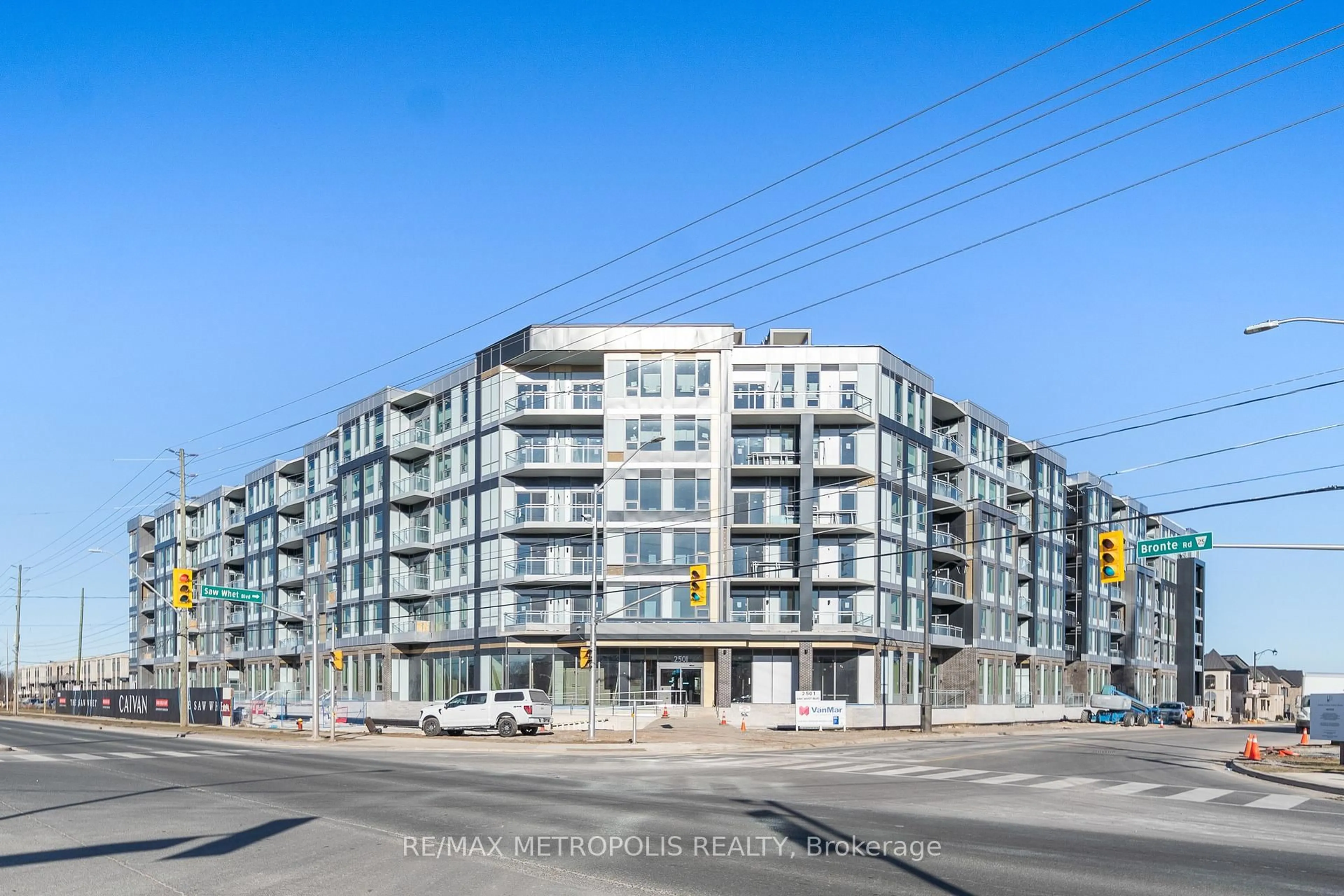 Unknown for 2501 Saw Whet Blvd #103, Oakville Ontario L6M 5N2