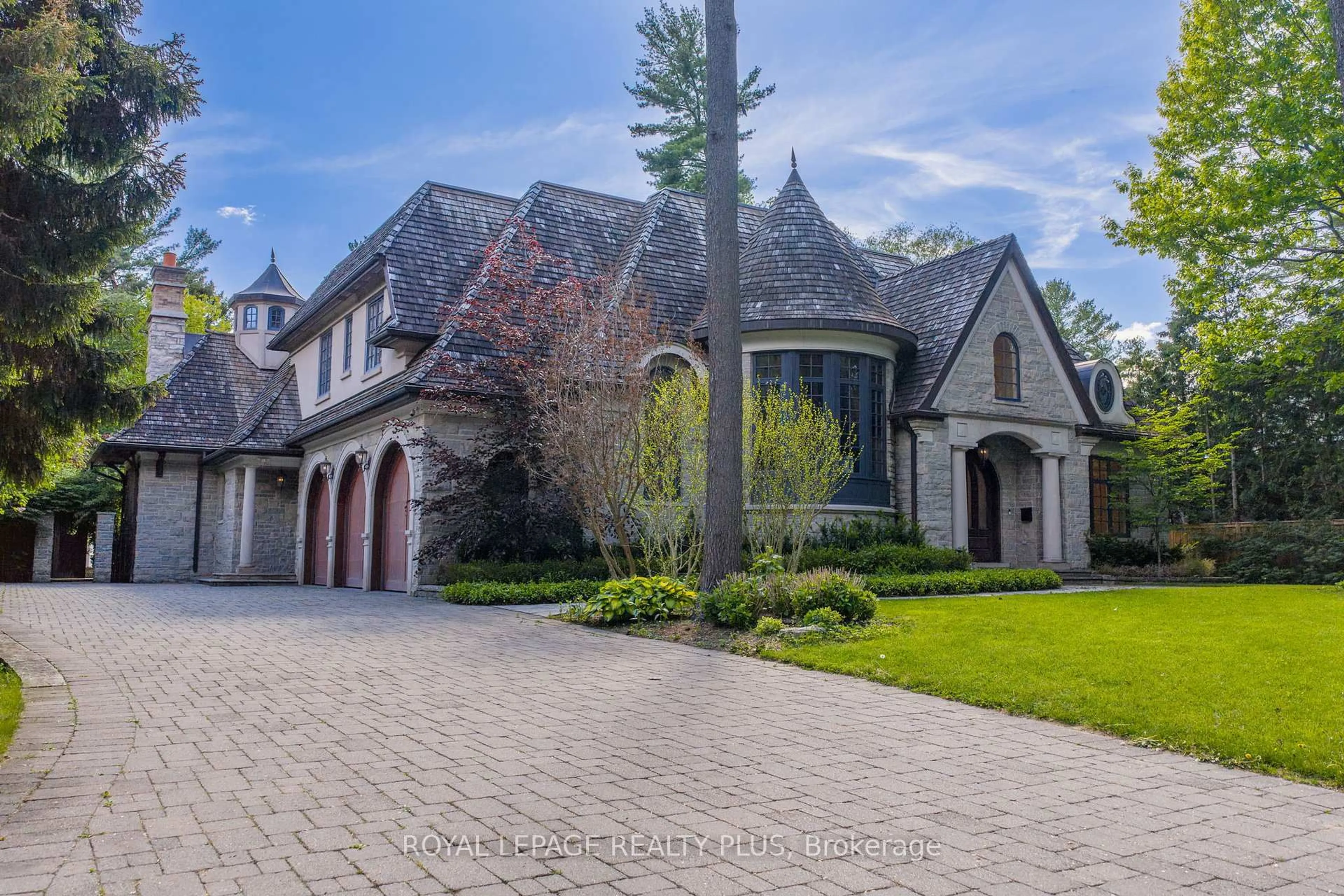 Home with brick exterior material, street for 1476 Carmen Dr, Mississauga Ontario L5G 3Z1