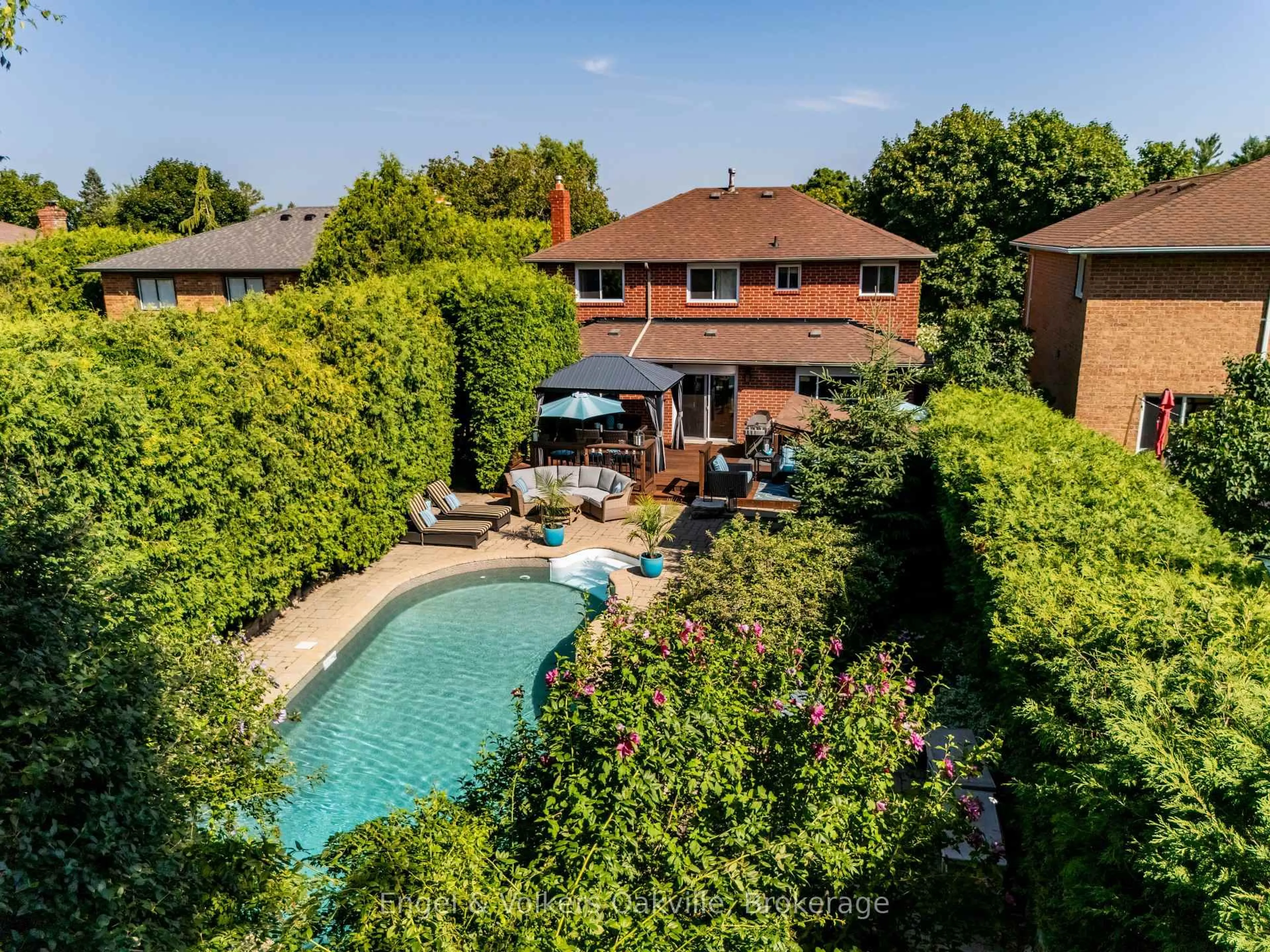 A pic from outside/outdoor area/front of a property/back of a property/a pic from drone, unknown for 1181 Grange Rd, Oakville Ontario L6H 1P8