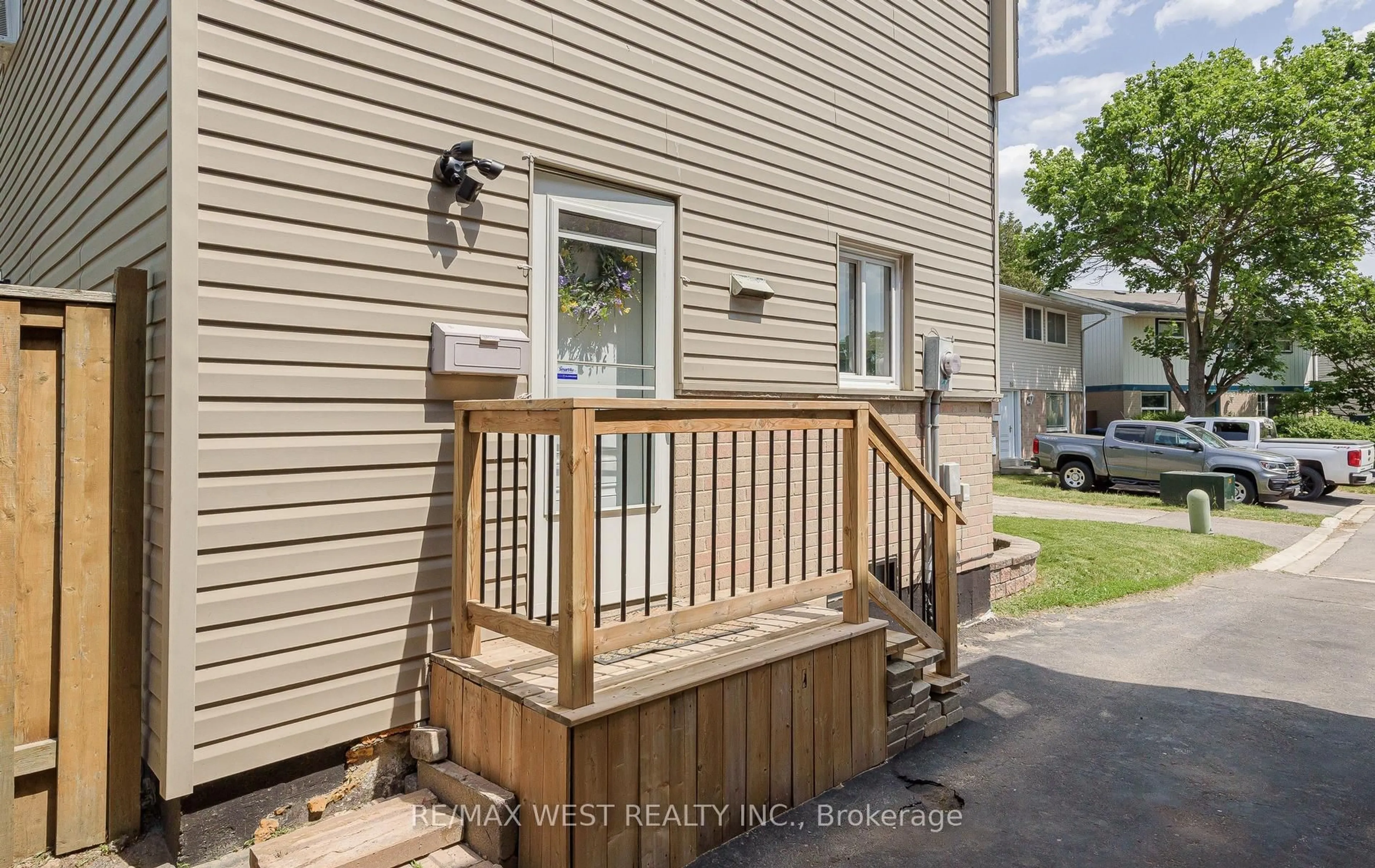 Unknown for 22 Josephine Crt, Brampton Ontario L6S 2L3