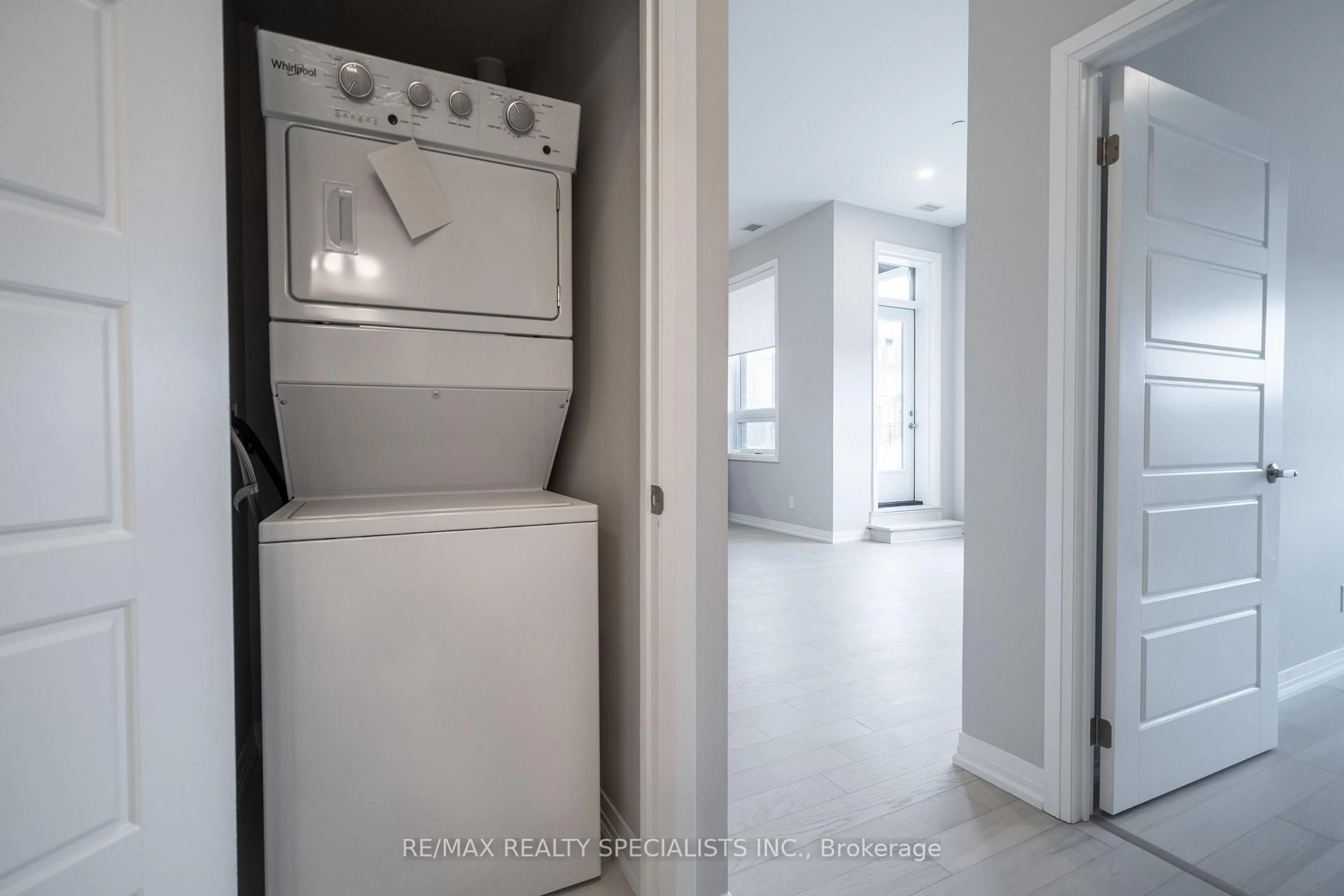 Laundry room for 3265 CARDING MILL Tr, Oakville Ontario L6M 5P7