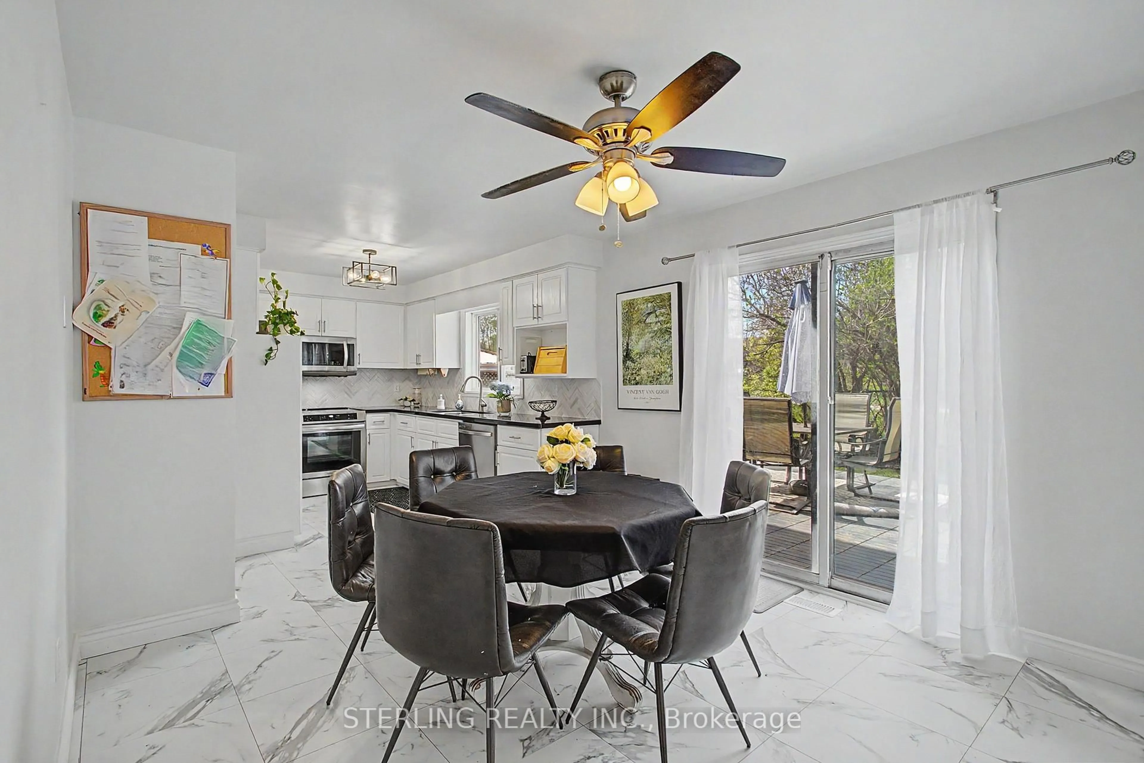 Dining room, ceramic/tile floor for 72 Sunforest Dr, Brampton Ontario L6Z 3Z5