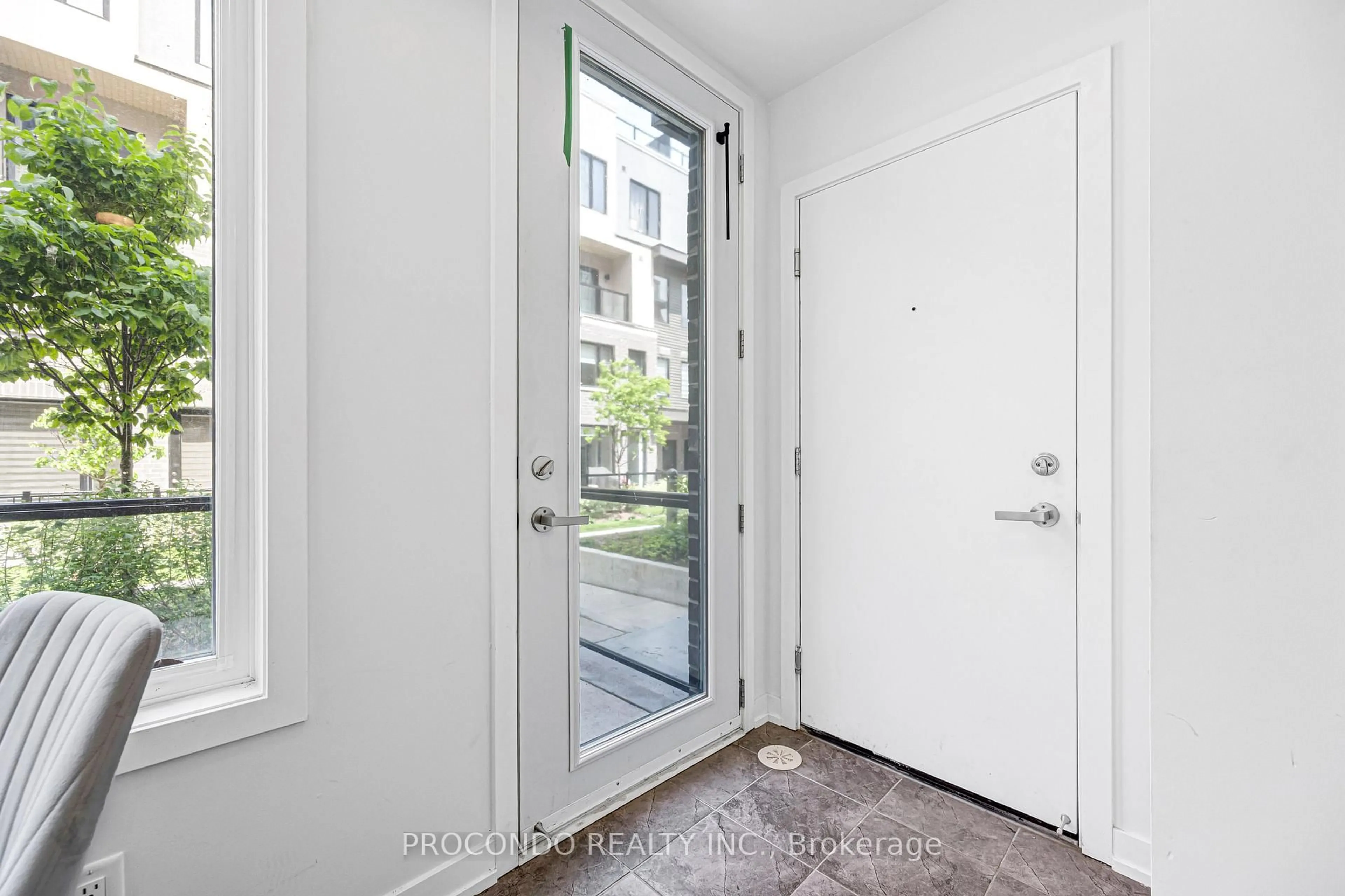 Indoor entryway for 3560 Colonial Dr #Unit 3, Mississauga Ontario L5L 5R9