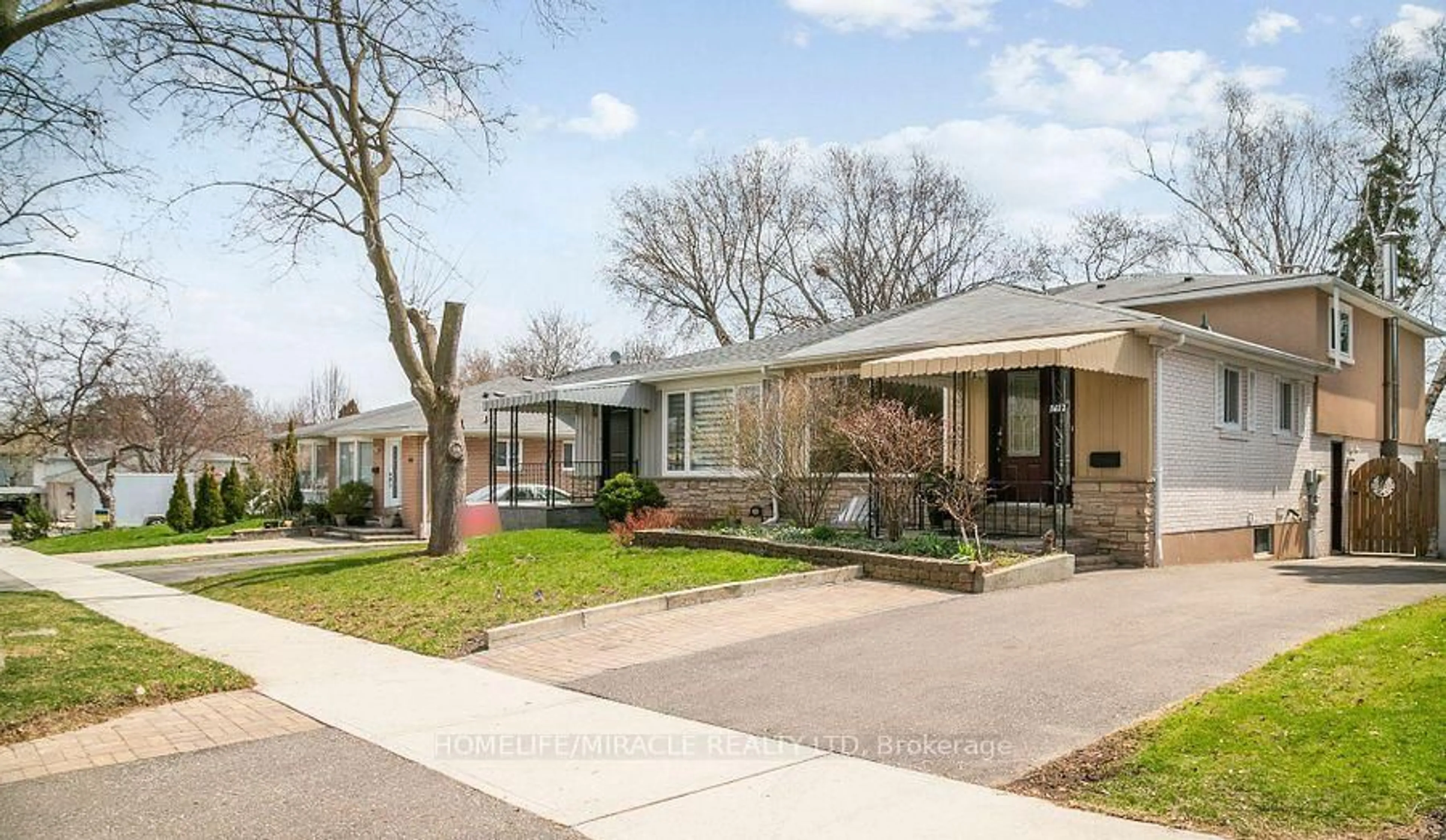 Home with brick exterior material, street for 1612 Wavell Cres, Mississauga Ontario L4X 1X1