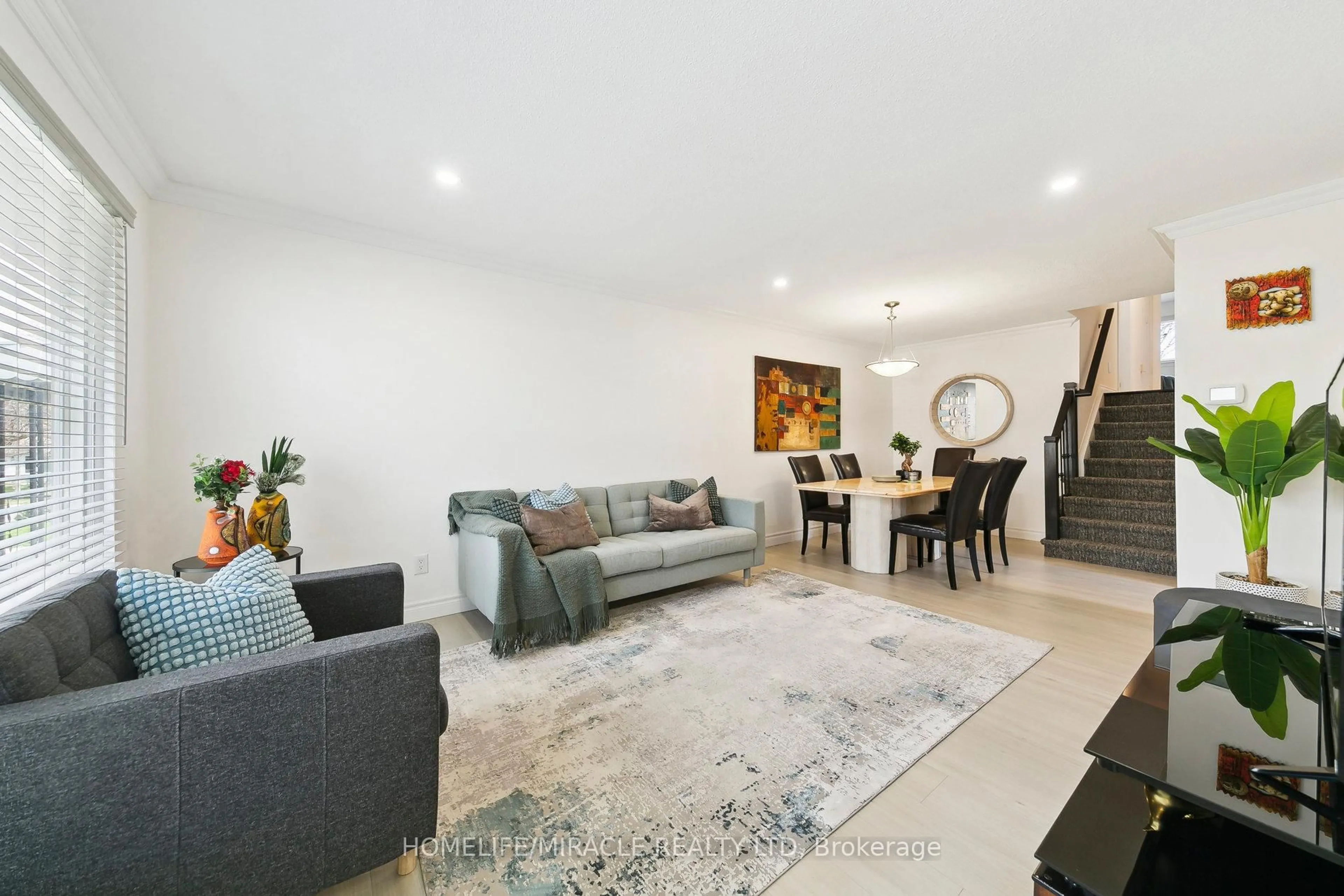 Living room with furniture, unknown for 1612 Wavell Cres, Mississauga Ontario L4X 1X1
