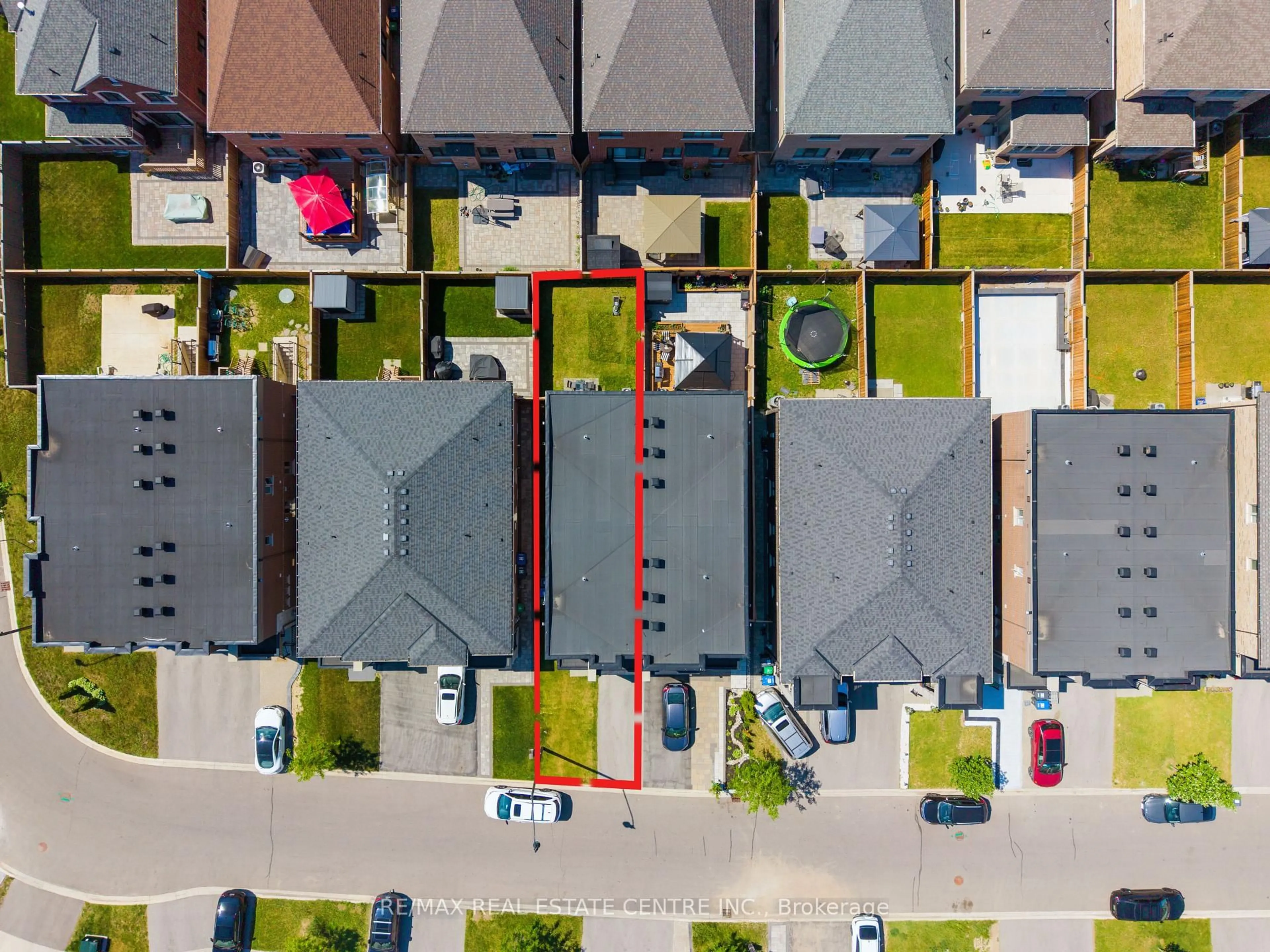 A pic from outside/outdoor area/front of a property/back of a property/a pic from drone, street for 35 Lollard Way, Brampton Ontario L6Y 2C9