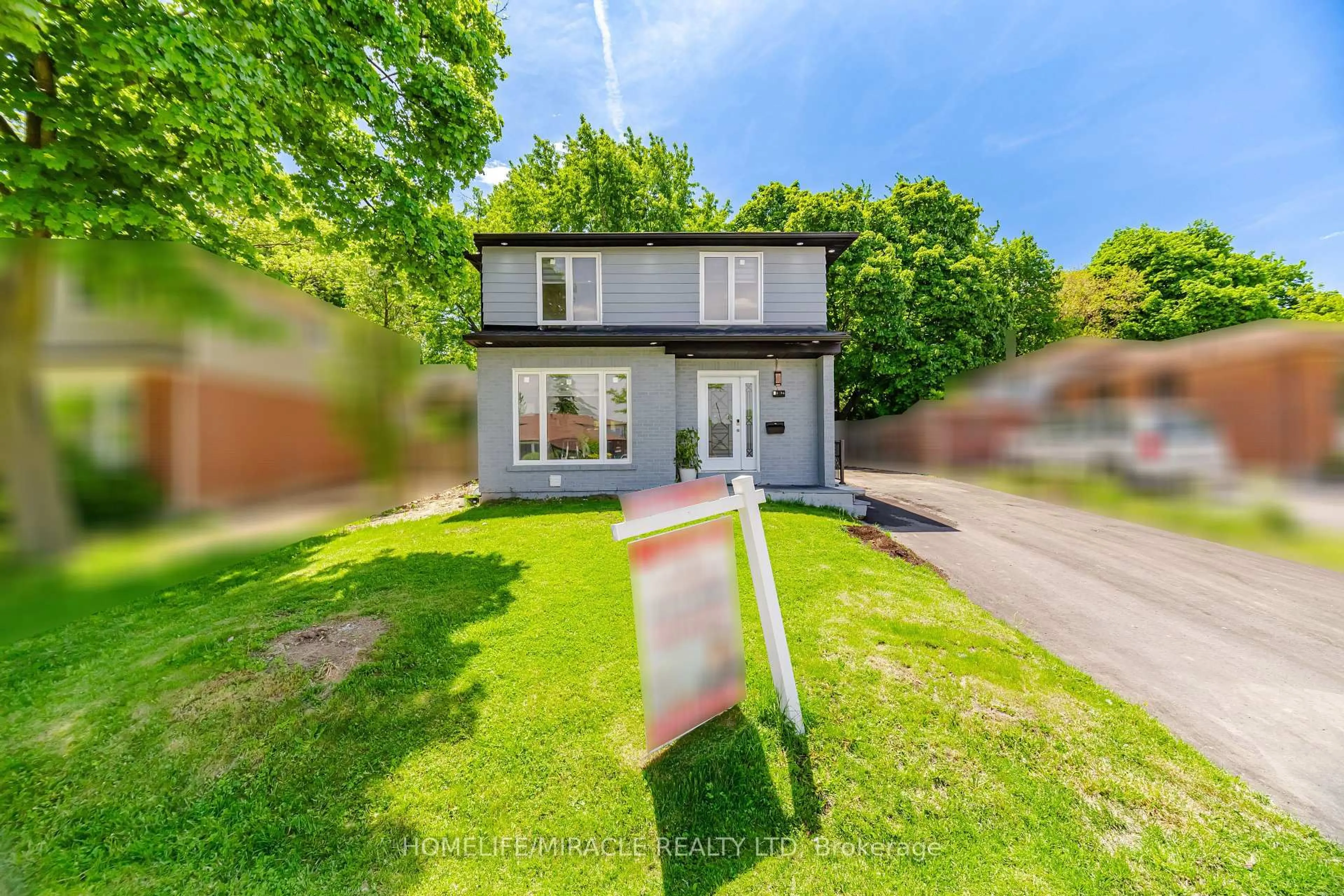 A pic from outside/outdoor area/front of a property/back of a property/a pic from drone, street for 96 Bonham Blvd, Mississauga Ontario L5M 1C7