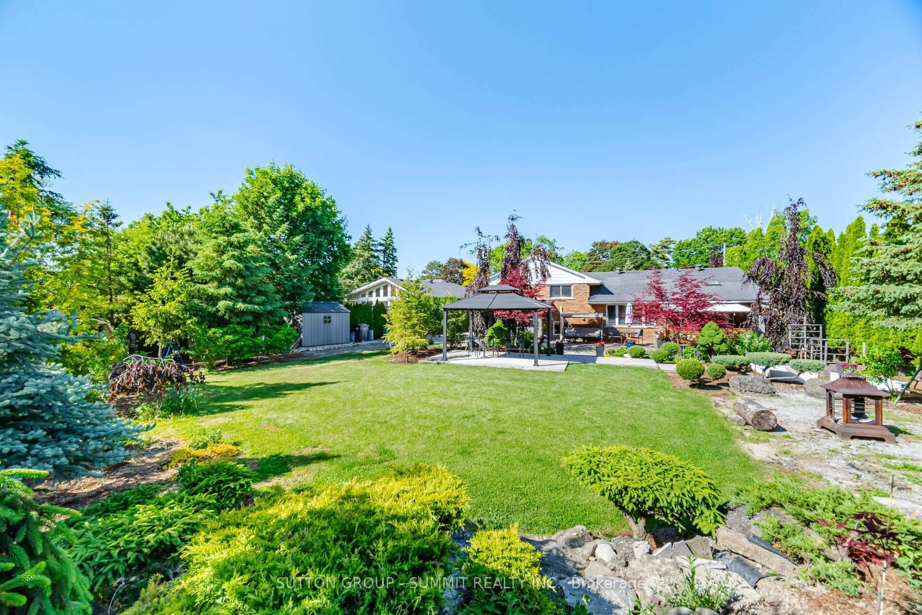 A pic from outside/outdoor area/front of a property/back of a property/a pic from drone, unknown for 14 Plainsman Rd, Mississauga Ontario L5N 1C5