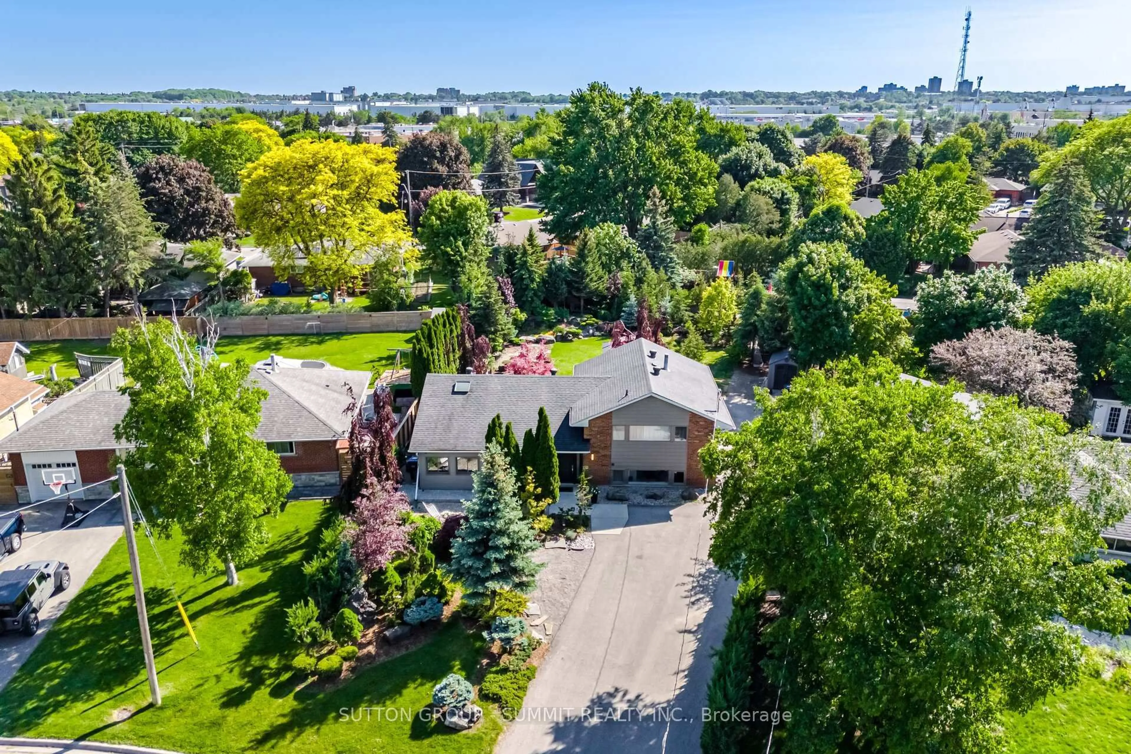 A pic from outside/outdoor area/front of a property/back of a property/a pic from drone, water/lake/river/ocean view for 14 Plainsman Rd, Mississauga Ontario L5N 1C5