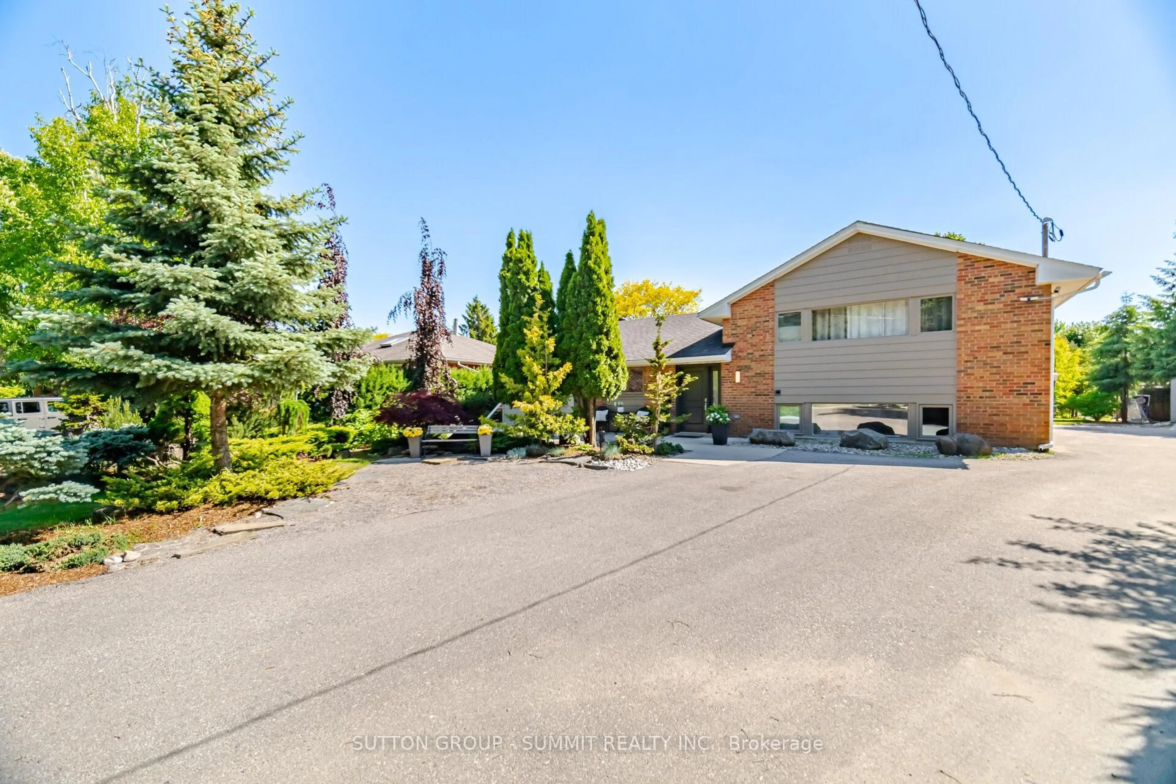 Patio, street for 14 Plainsman Rd, Mississauga Ontario L5N 1C5
