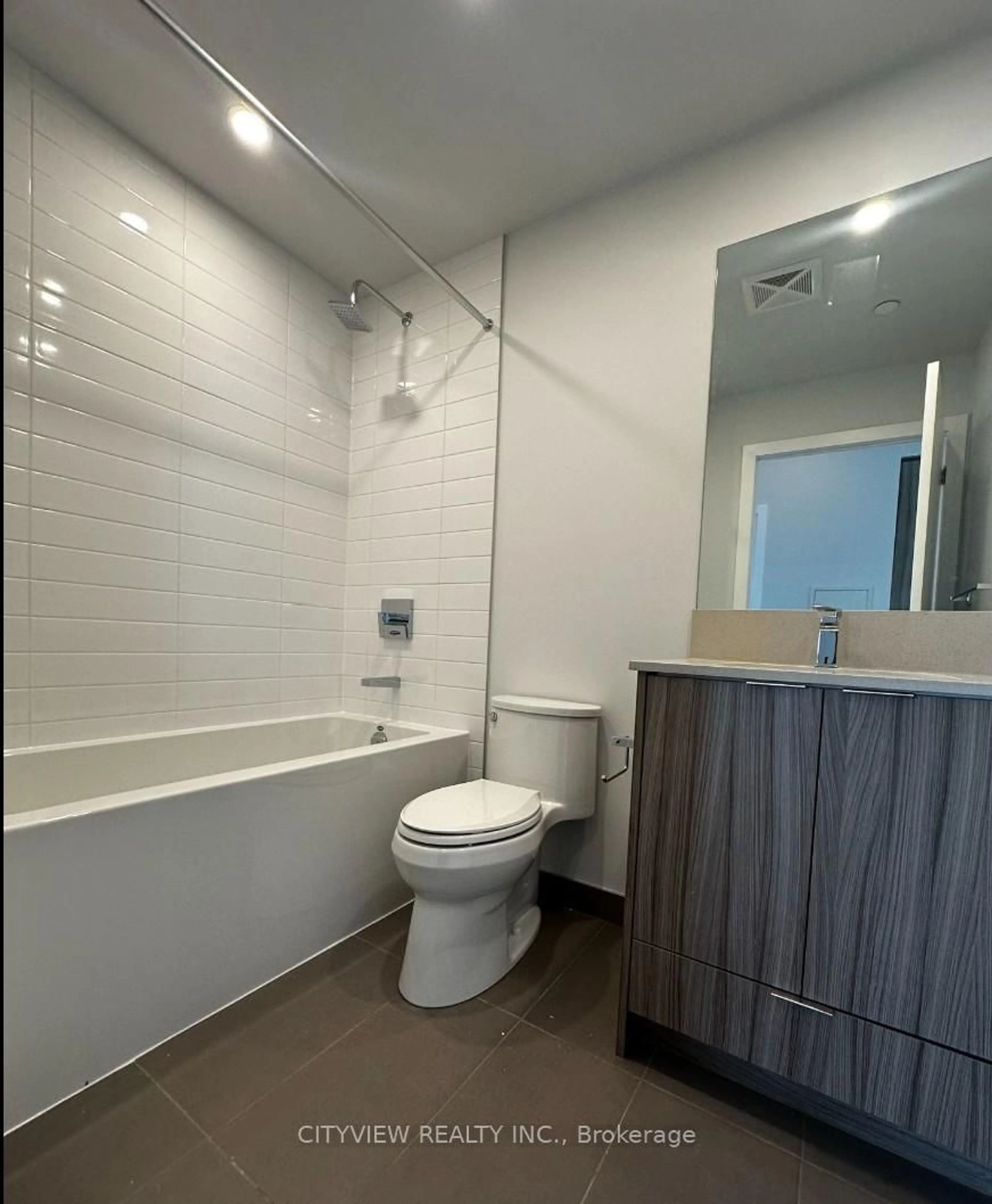 Standard bathroom, unknown for 430 Square One Dr, Mississauga Ontario L5B 0L6