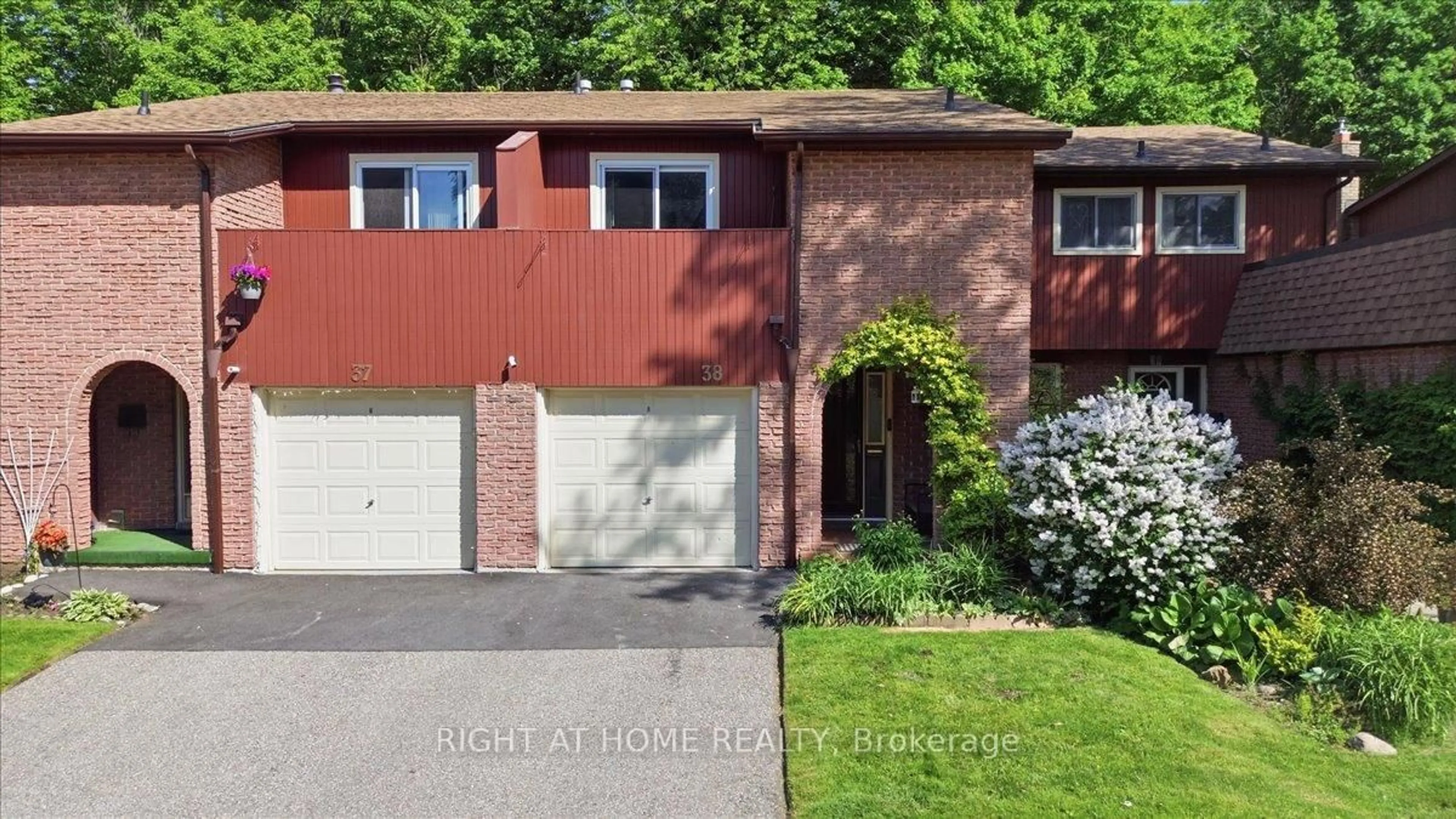 Home with brick exterior material, street for 2301 Cavendish Dr #38, Burlington Ontario L7P 3M3