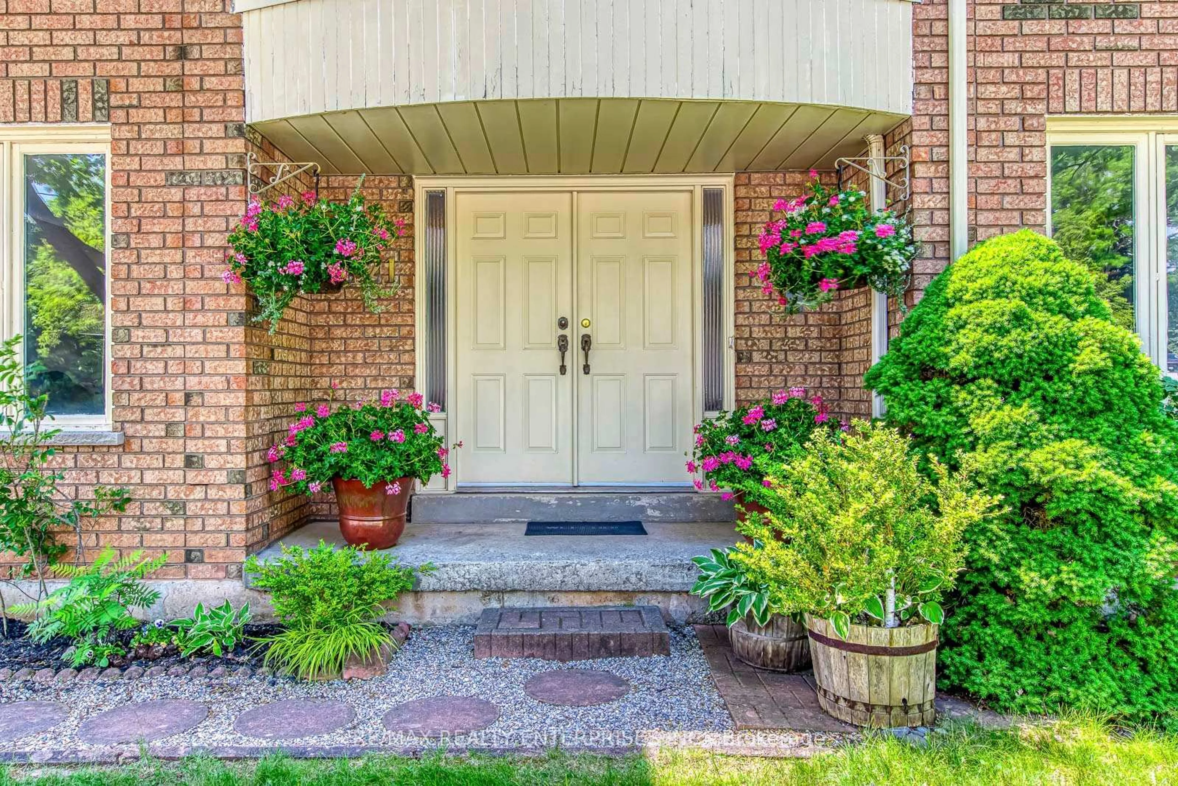 Indoor entryway for 2921 Caradoc Lane, Oakville Ontario L6J 6W4