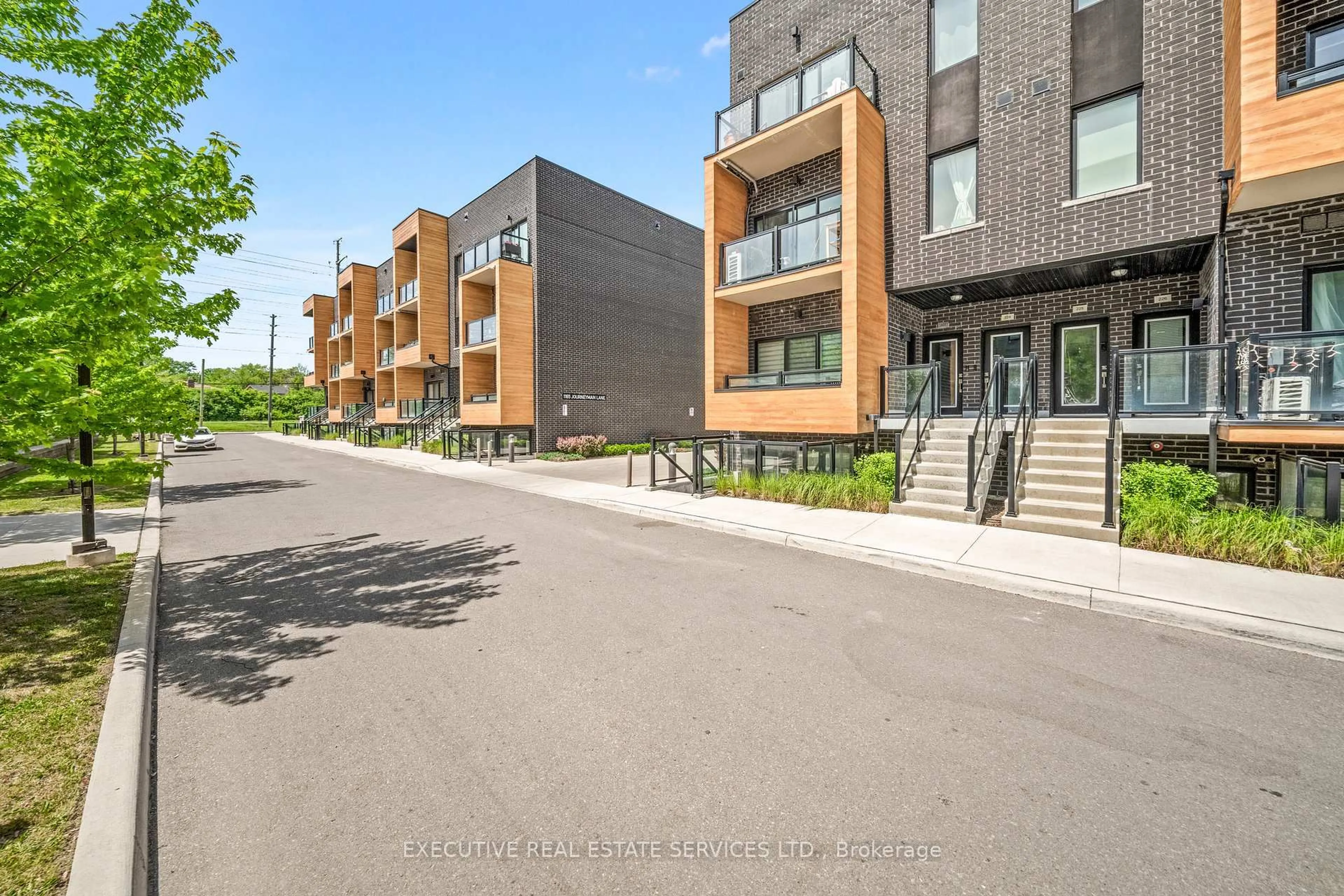 Patio, street for 1145 Journeyman Lane #226, Mississauga Ontario L5J 0B5