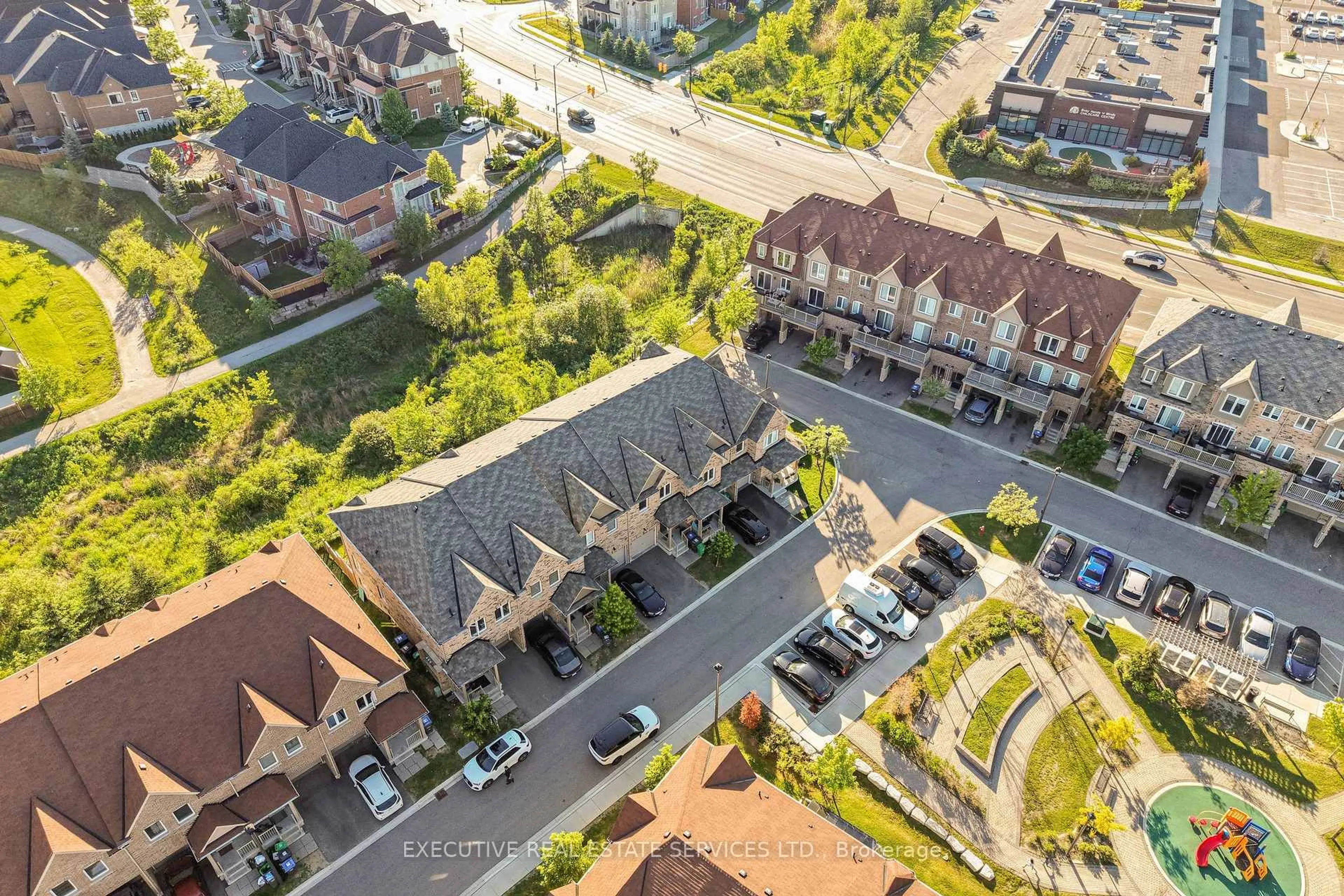 A pic from outside/outdoor area/front of a property/back of a property/a pic from drone, city buildings view from balcony for 50 Edinburgh Dr #75, Brampton Ontario L6Y 1N9