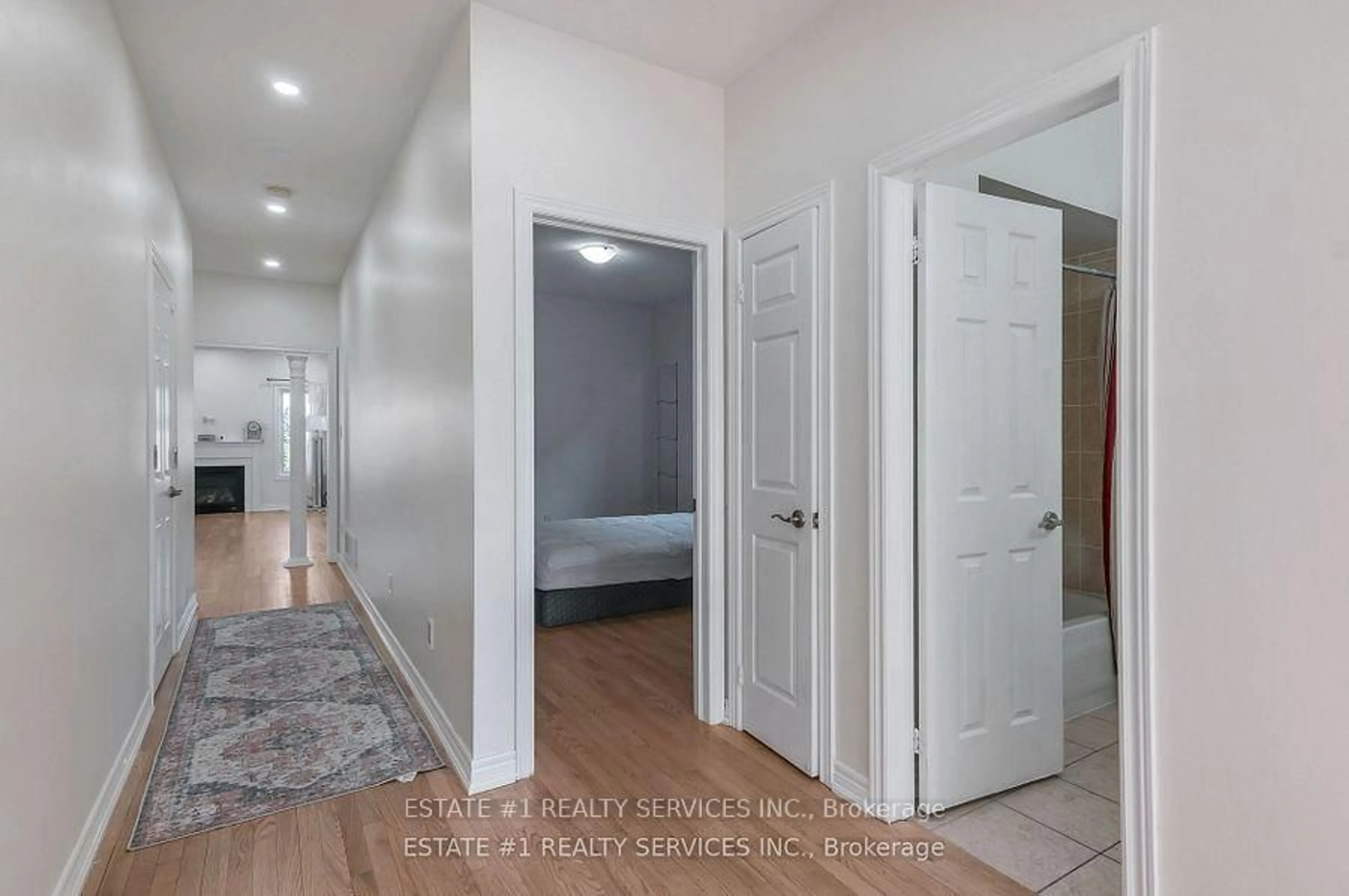 Indoor entryway for 40 Balin Cres, Brampton Ontario L6X 0V5