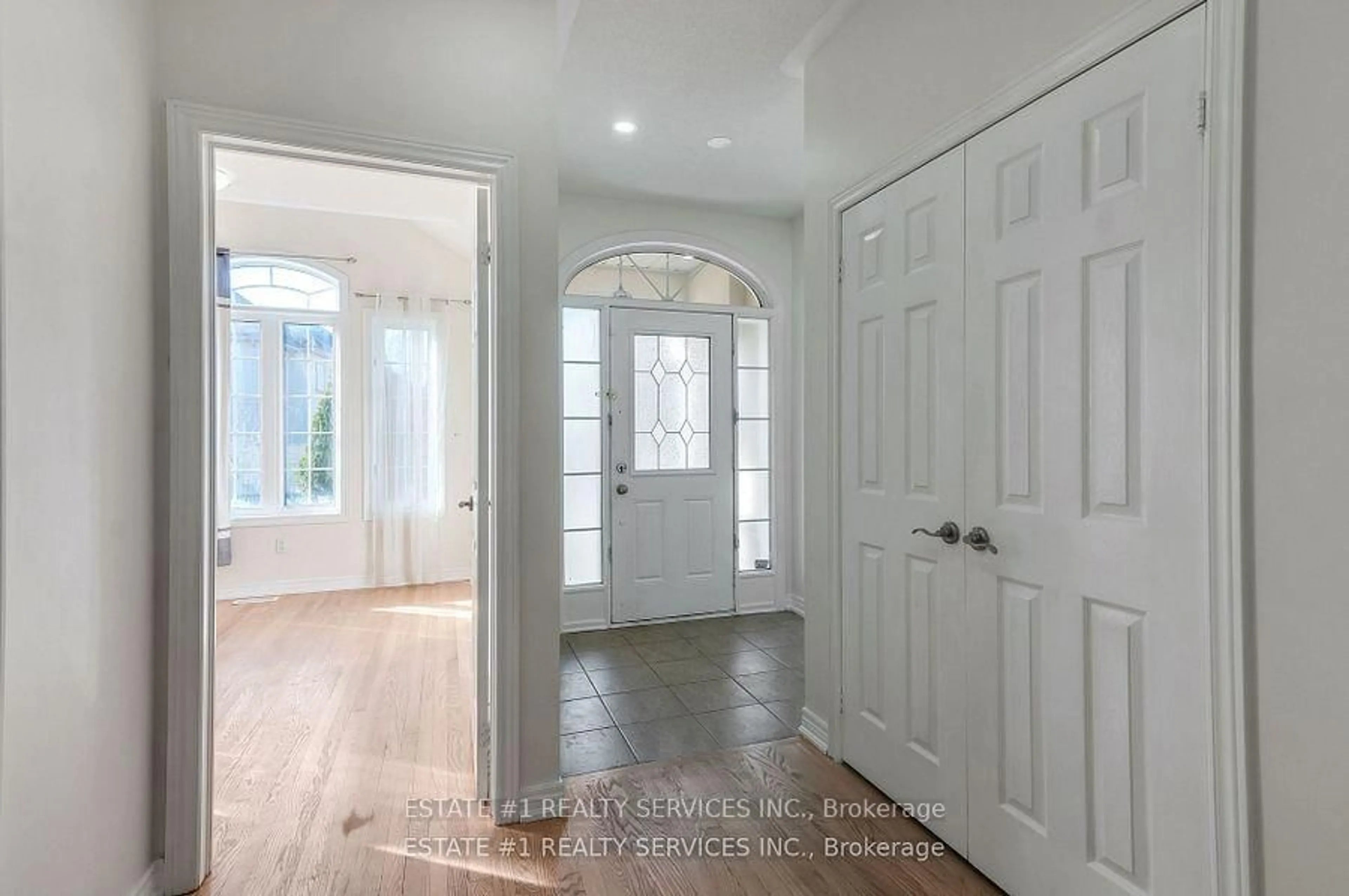 Indoor entryway for 40 Balin Cres, Brampton Ontario L6X 0V5