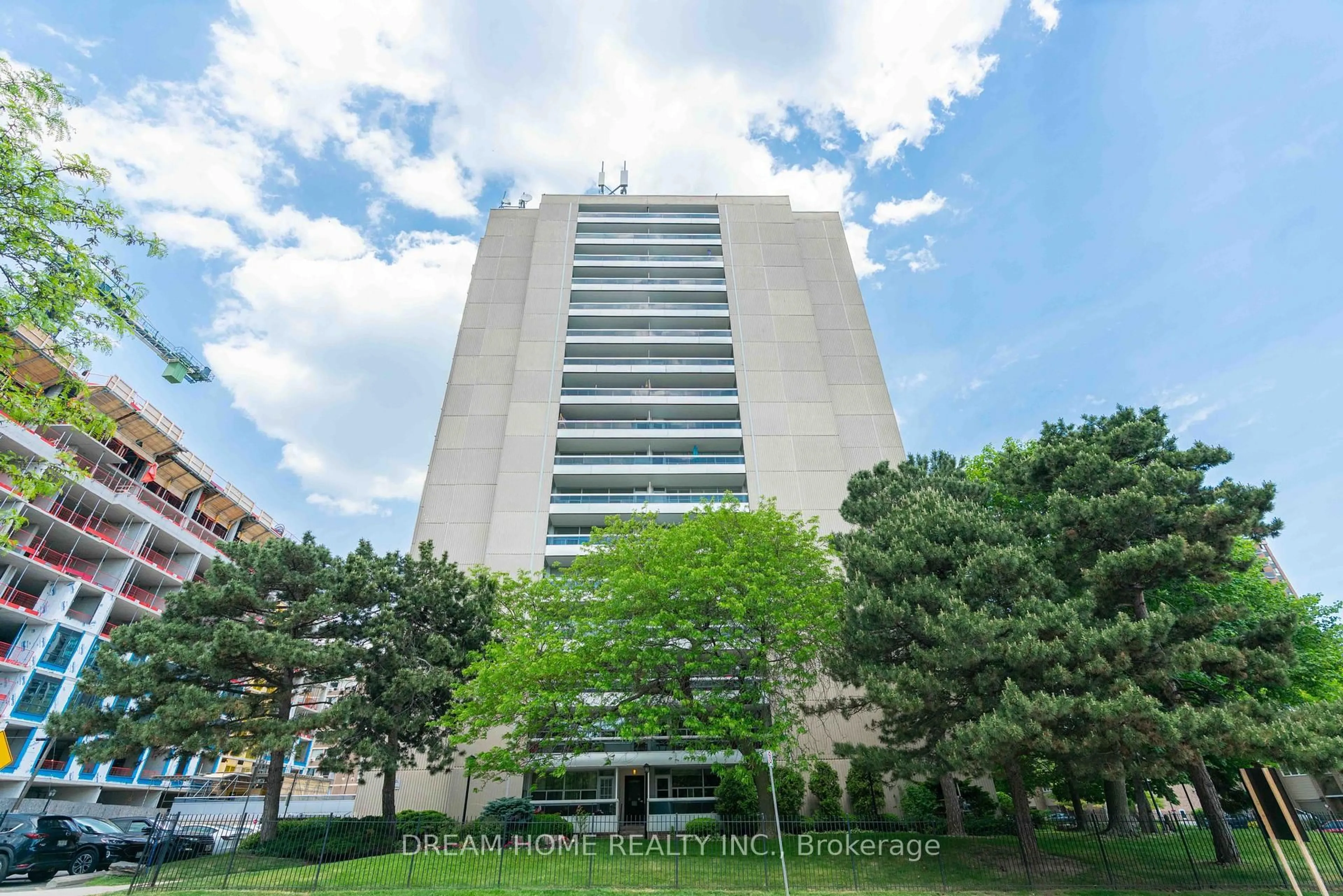 Indoor foyer for 2263 Marine Dr #503, Oakville Ontario L6L 5K1