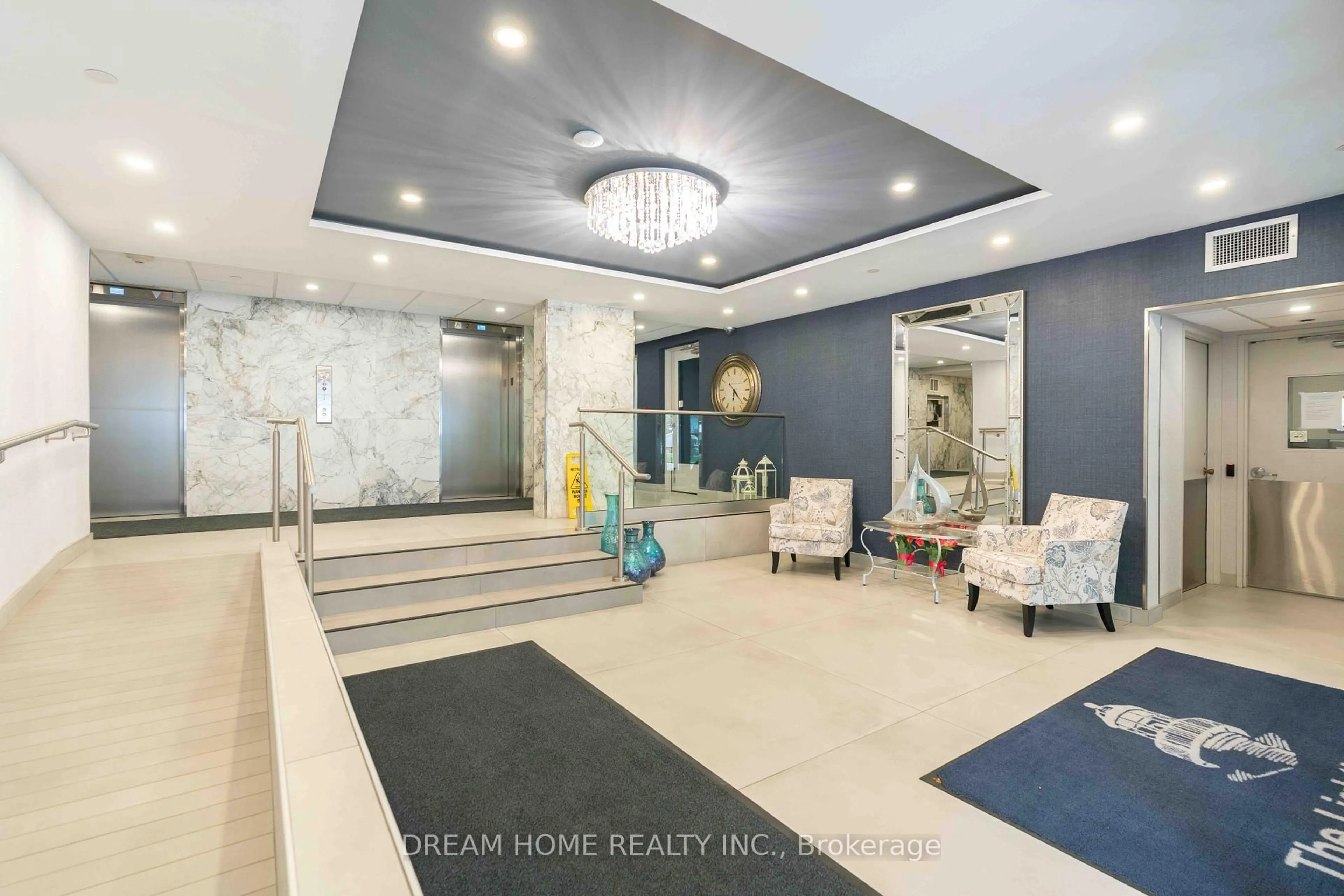 Indoor foyer for 2263 Marine Dr #503, Oakville Ontario L6L 5K1