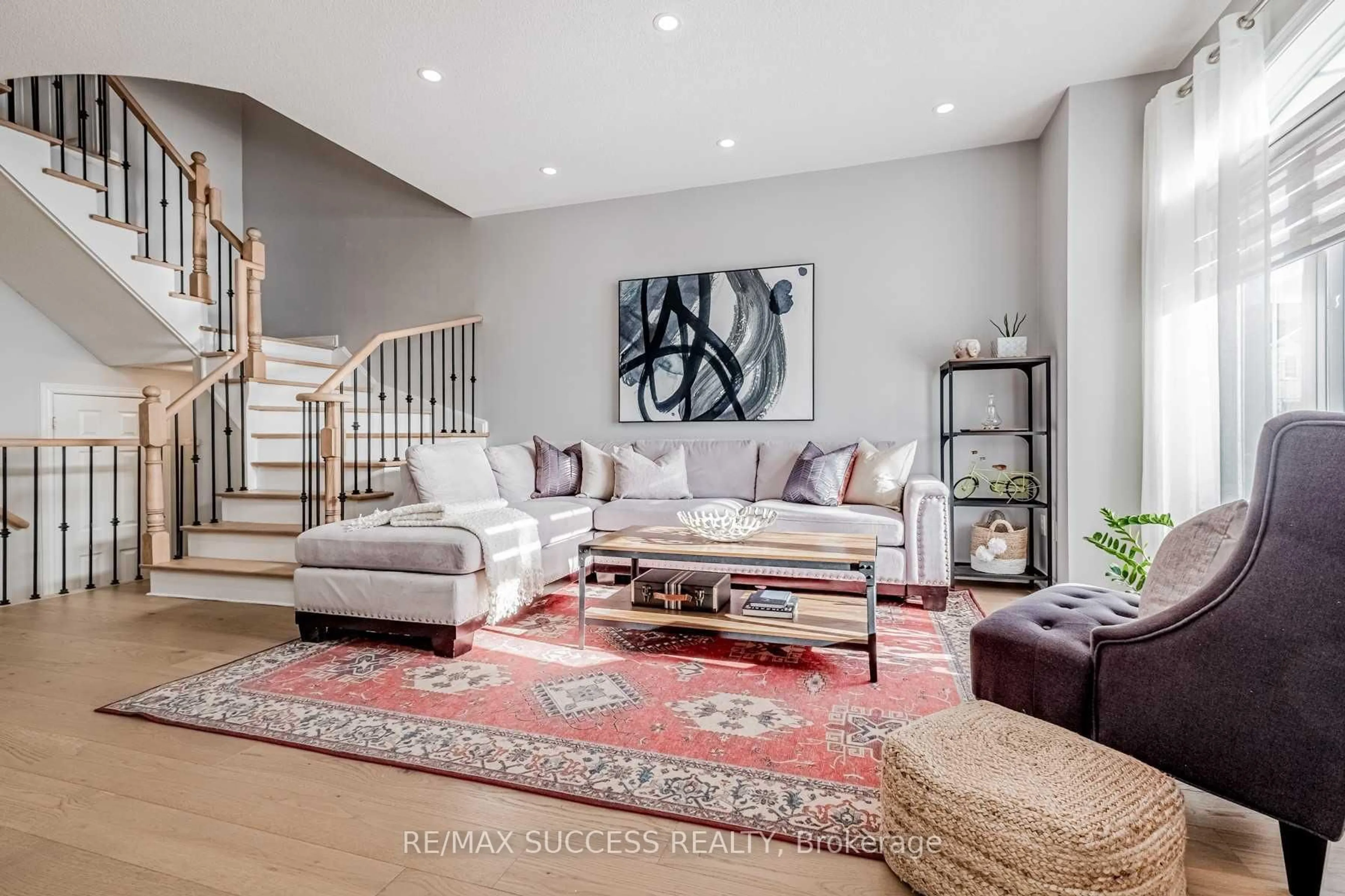Living room with furniture, unknown for 5399 Festival Dr, Mississauga Ontario L5M 0G7